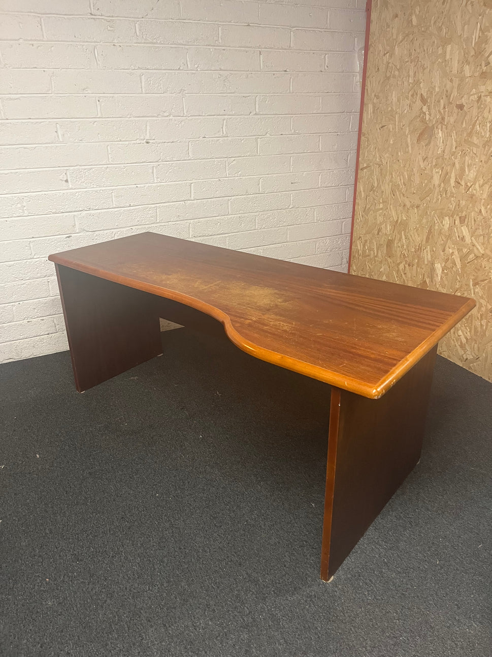 Cherry right hand wave panel desk (H 72 x W 170 x D 80 cm) 1325