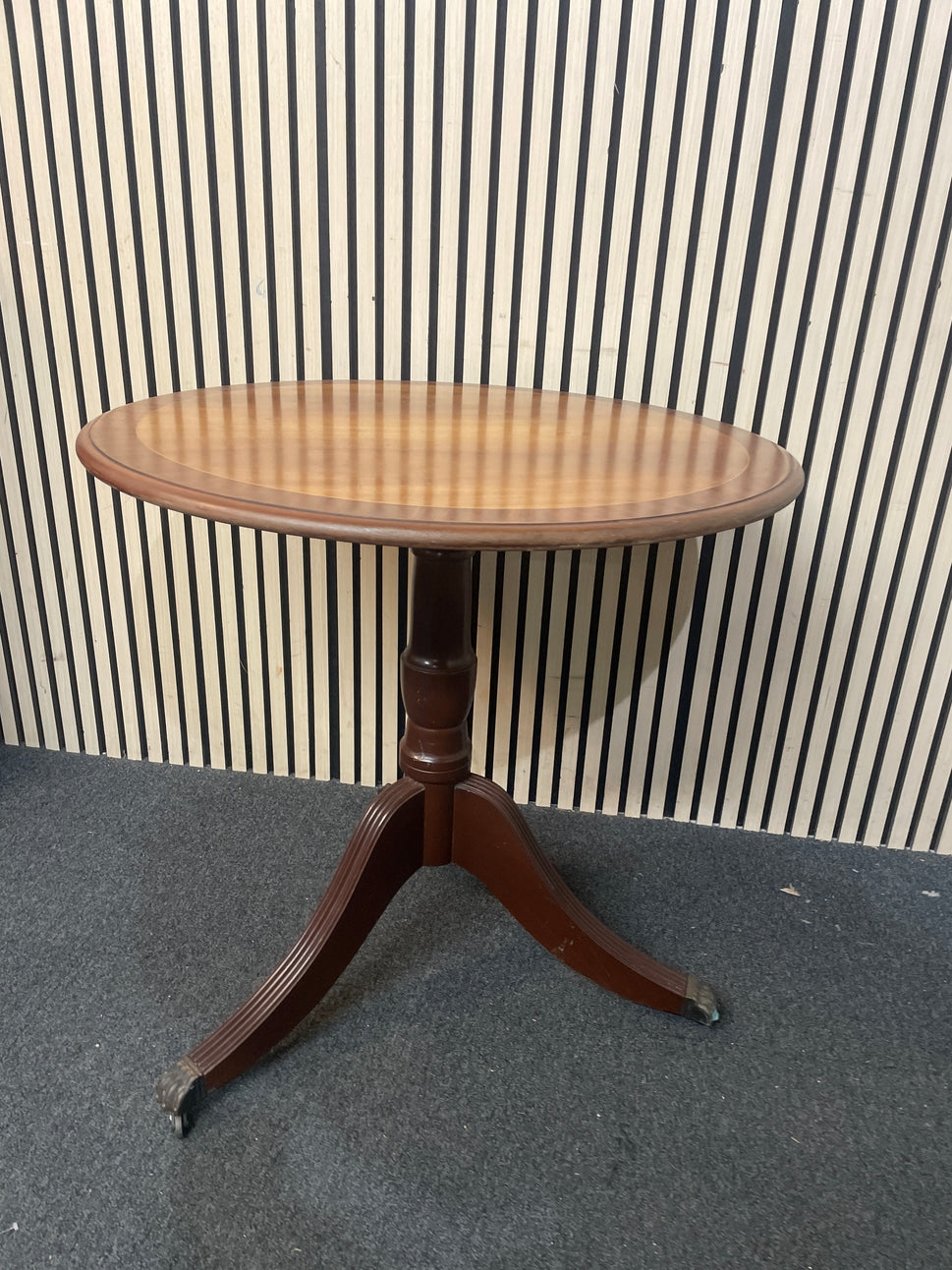 Circular mahogany inlaid side table (H 74 x Diameter 76 cm) 43335