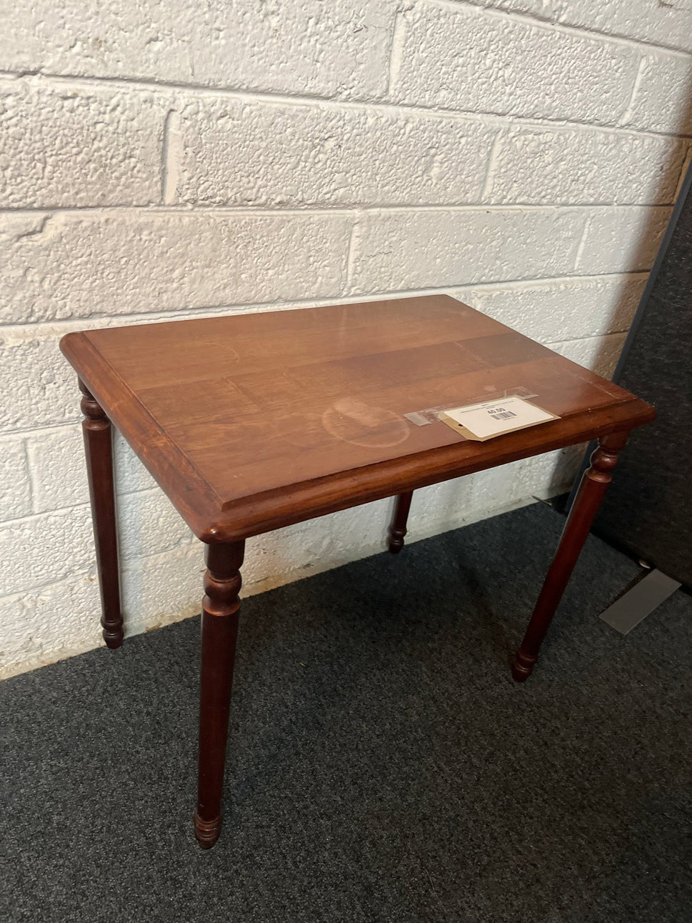 Mahogany laminate small lamp table (H 47 x W 57 x D 38 cm) 3725