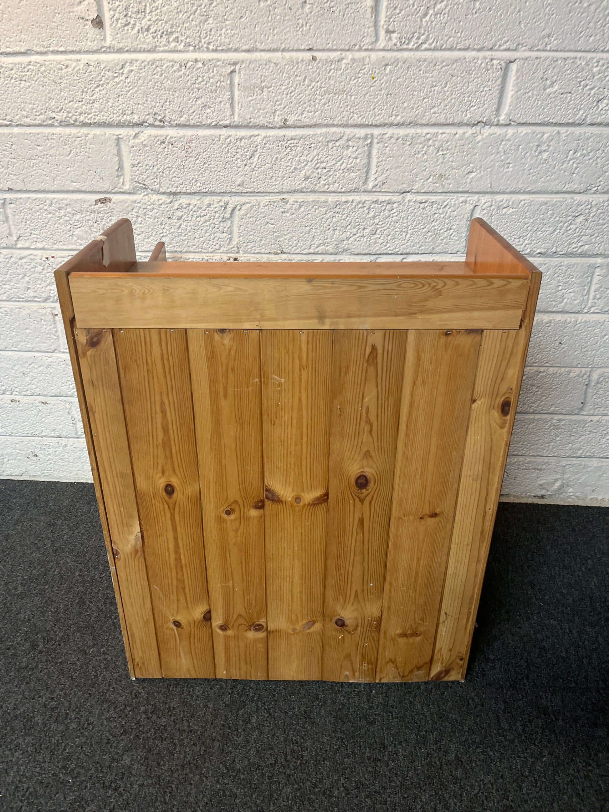 Small pine 1 shelf 1 door storage unit (H 72 x W 57 x D 30 cm) 2225