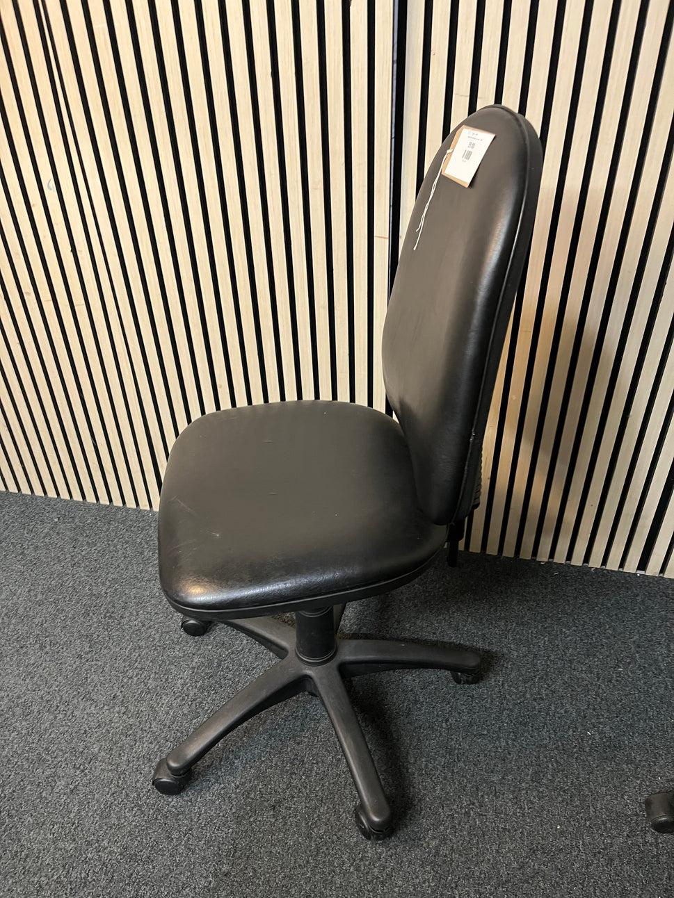 Black Vinyl swivel chair - no arms 3425