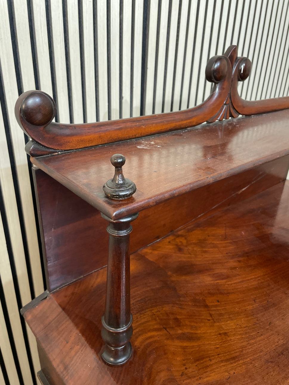 Ornate mahogany cabinet (H 130 x W 97 x D 47 cm) 2425