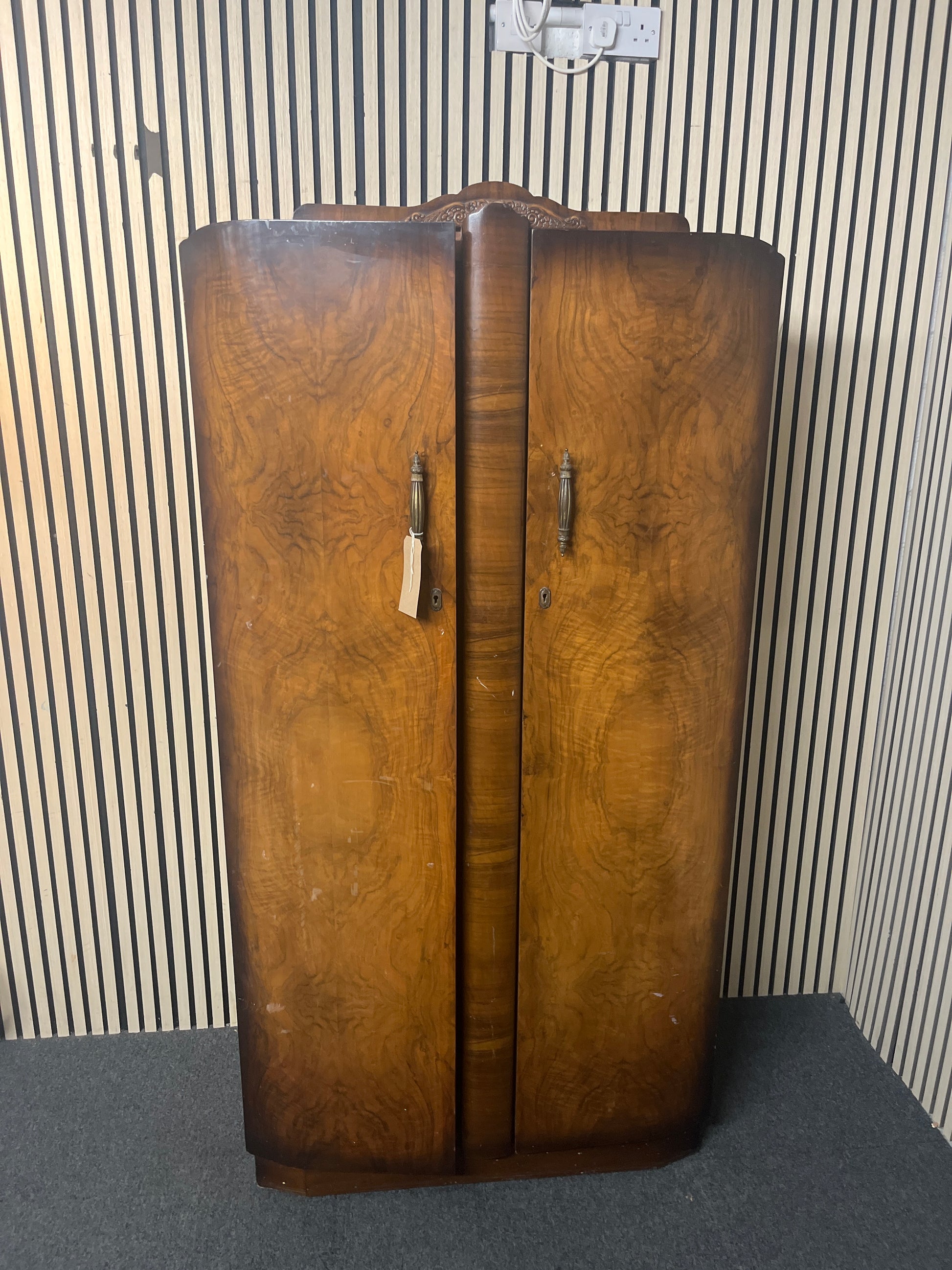 Retro dark wood stained bow fronted 2 door wardrobe (H 174 x W 93 x D 50 cm) 43830