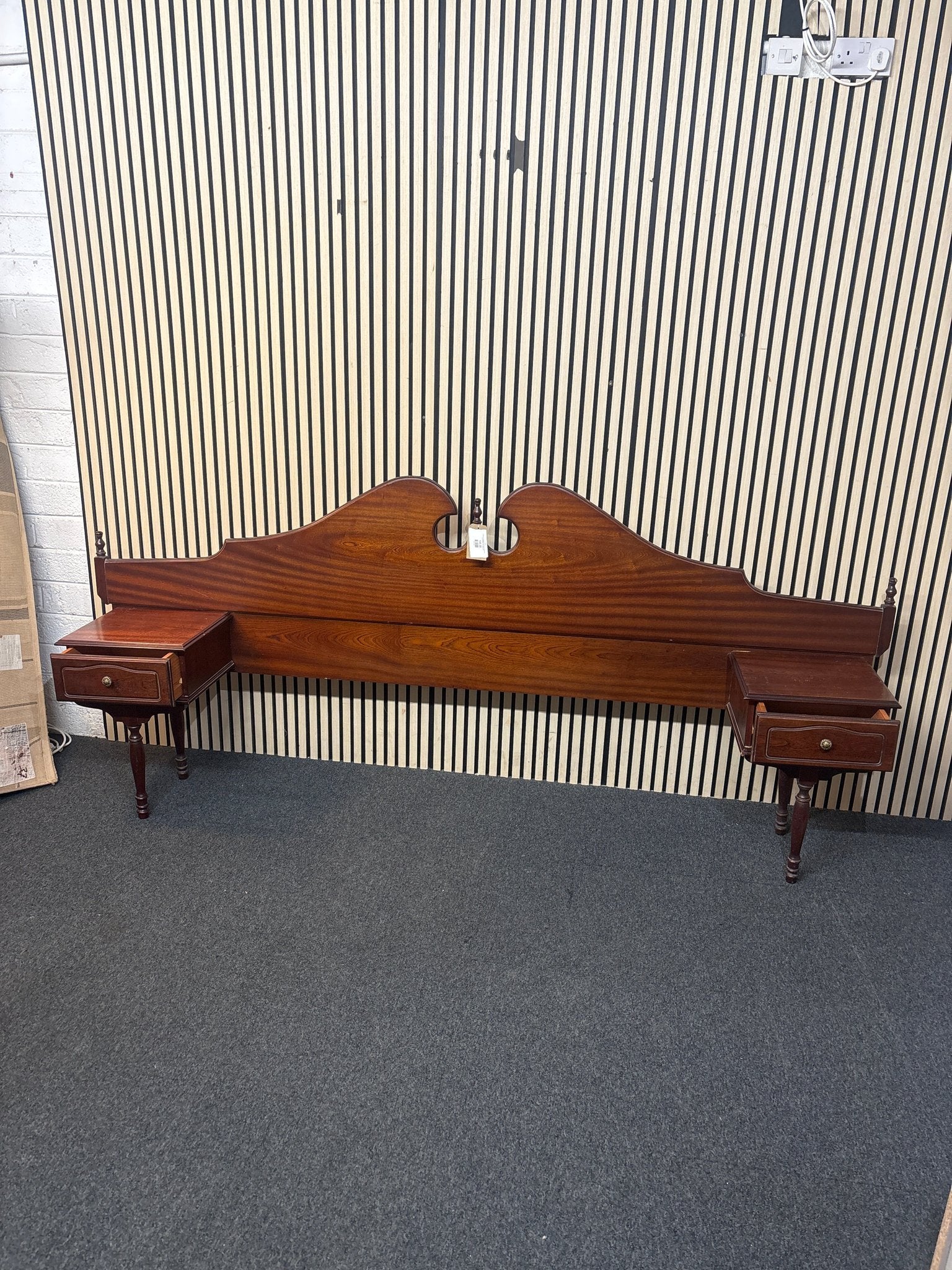 5ft Rossmore mahogany ornate headboard with fixed bedside lockers with 1 drawer 3325