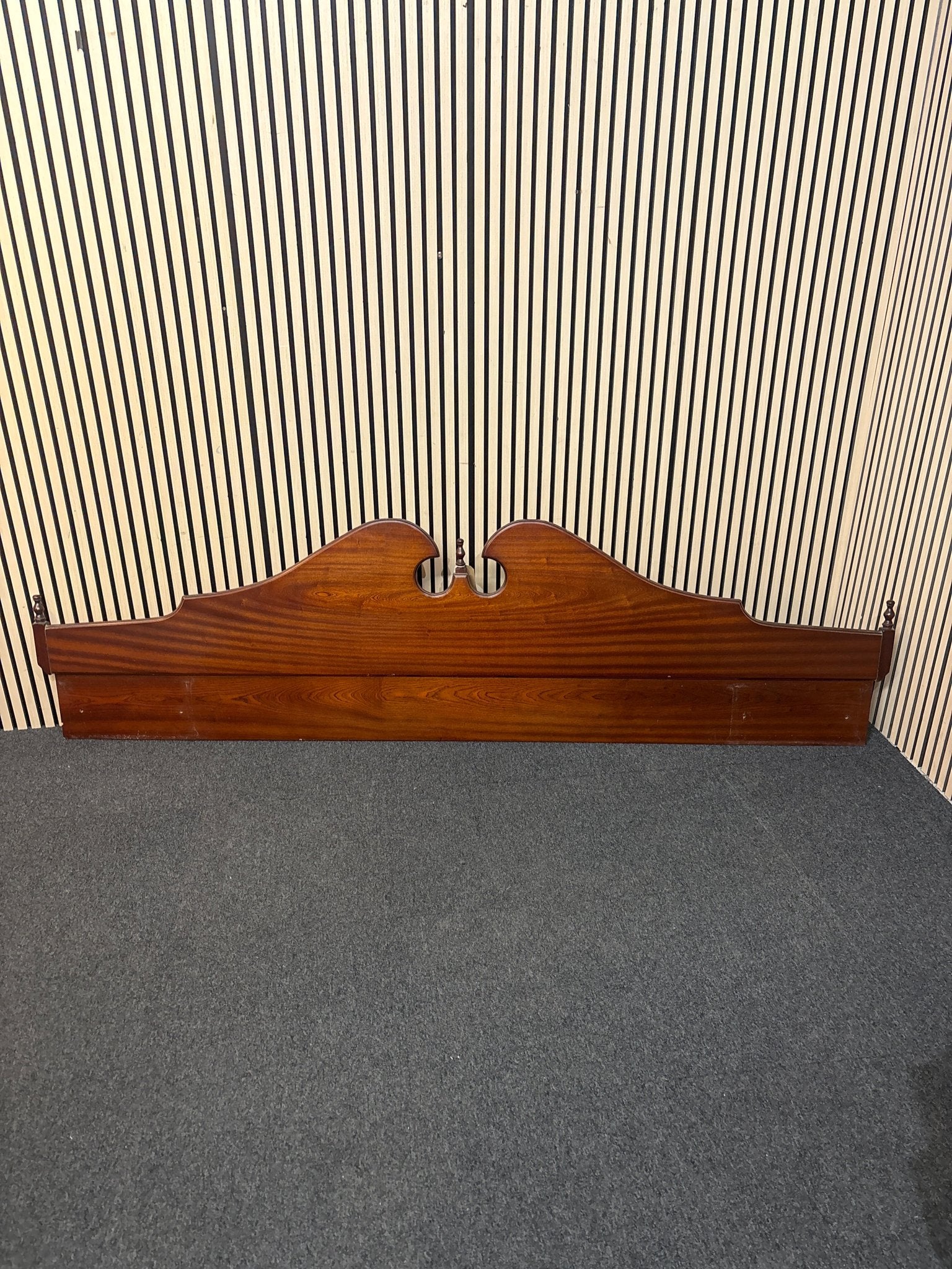 5ft Rossmore mahogany ornate headboard with fixed bedside lockers with 1 drawer 3325