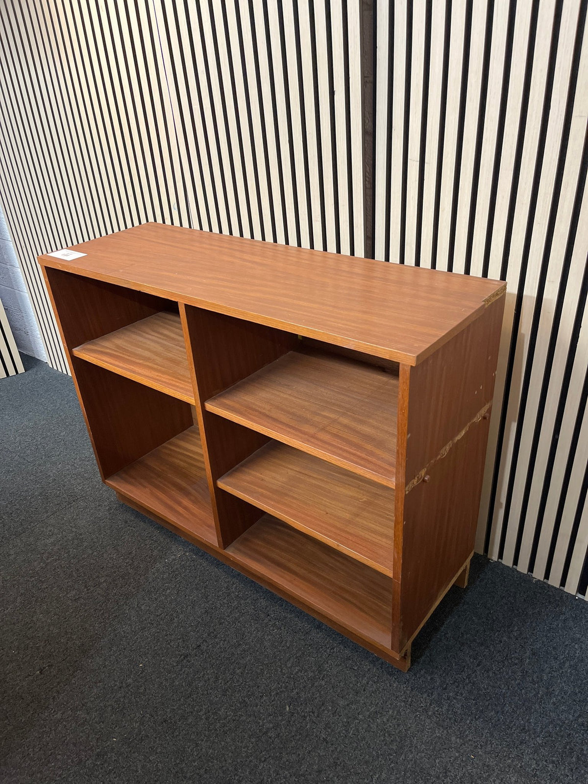 Mahogany 4 section low open bookcase (H 81 x W 108 x D 37 cm) 2425