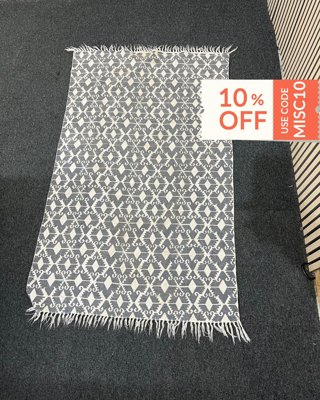 Meadows and Bryne small grey and cream rug 3126
