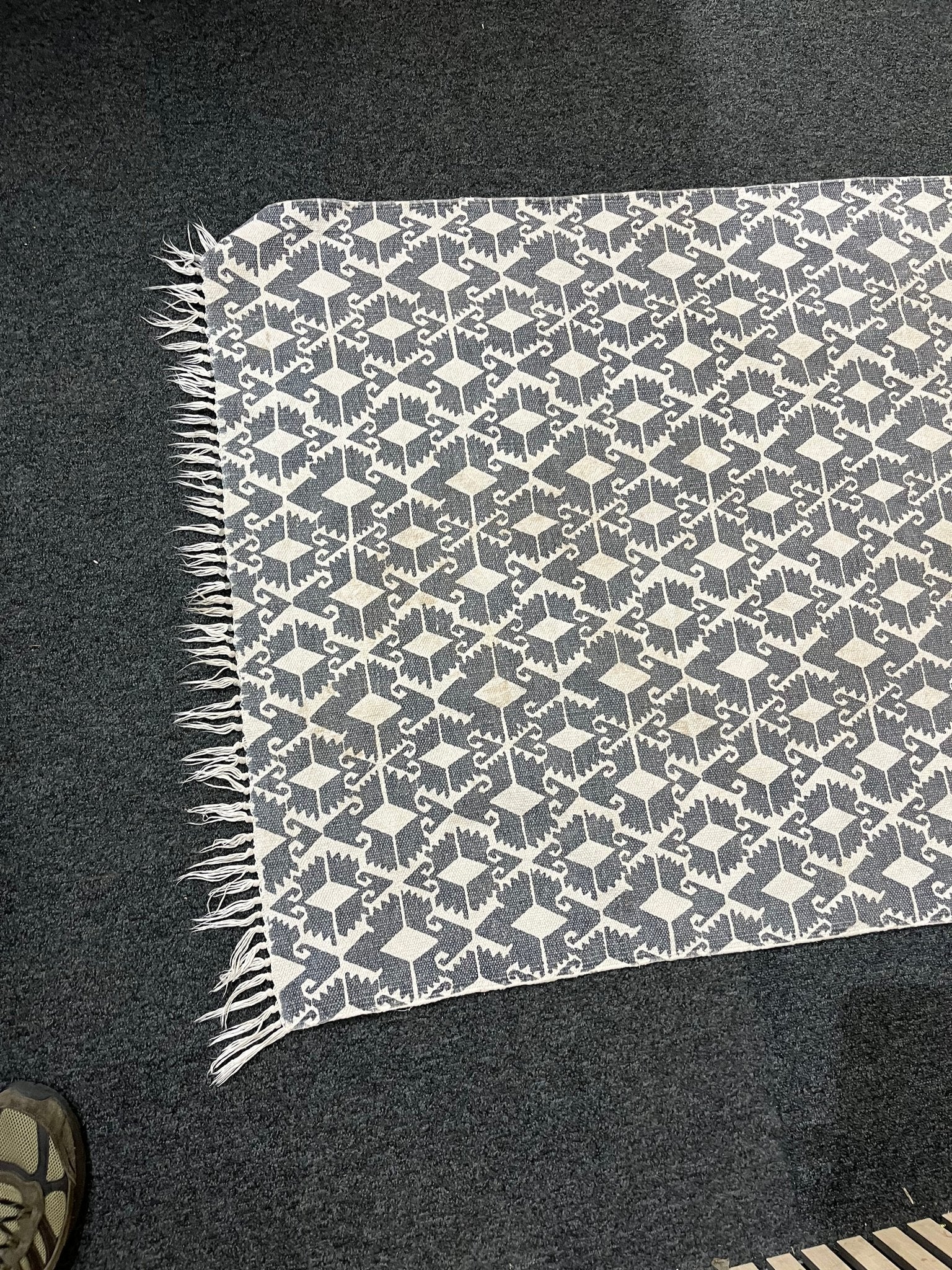 Meadows and Bryne small grey and cream rug 3126