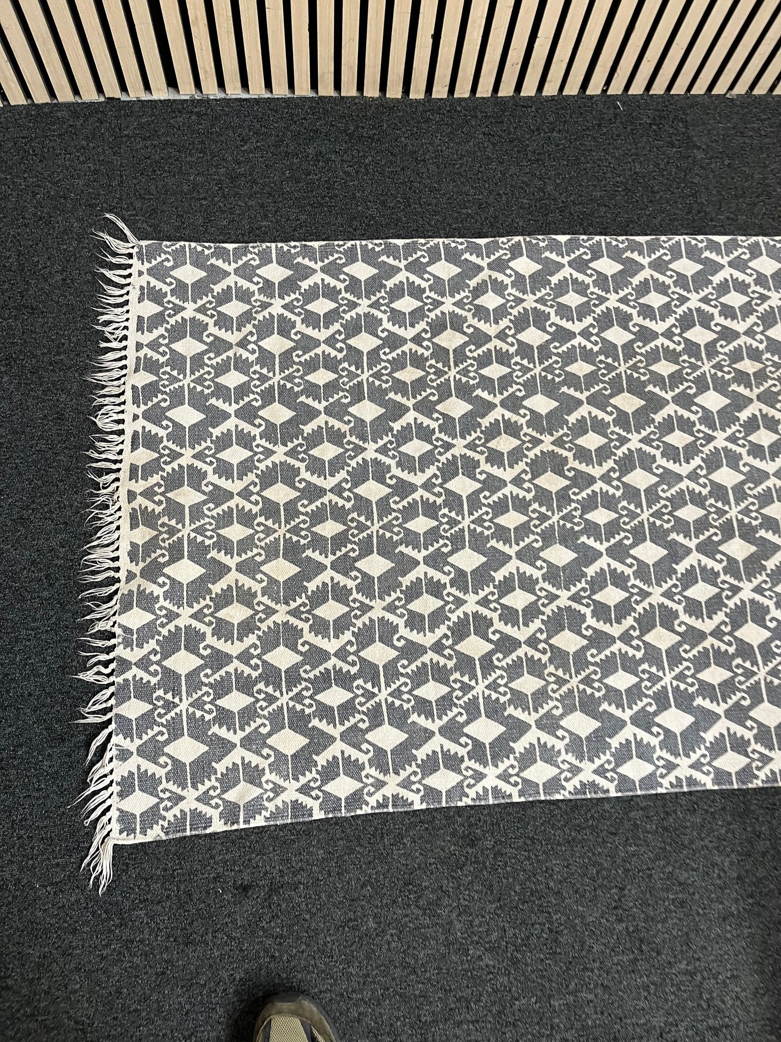 Meadows and Bryne small grey and cream rug 3126