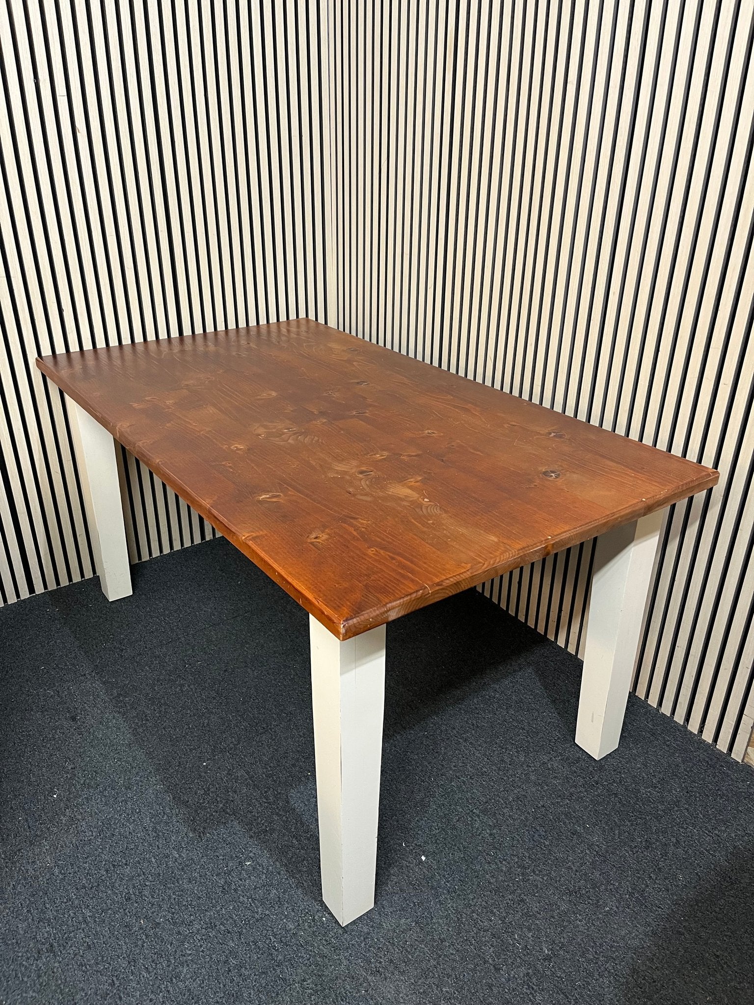 Large natural pine top kitchen table with white painted frame (L 160 x W 90 cm) 3126
