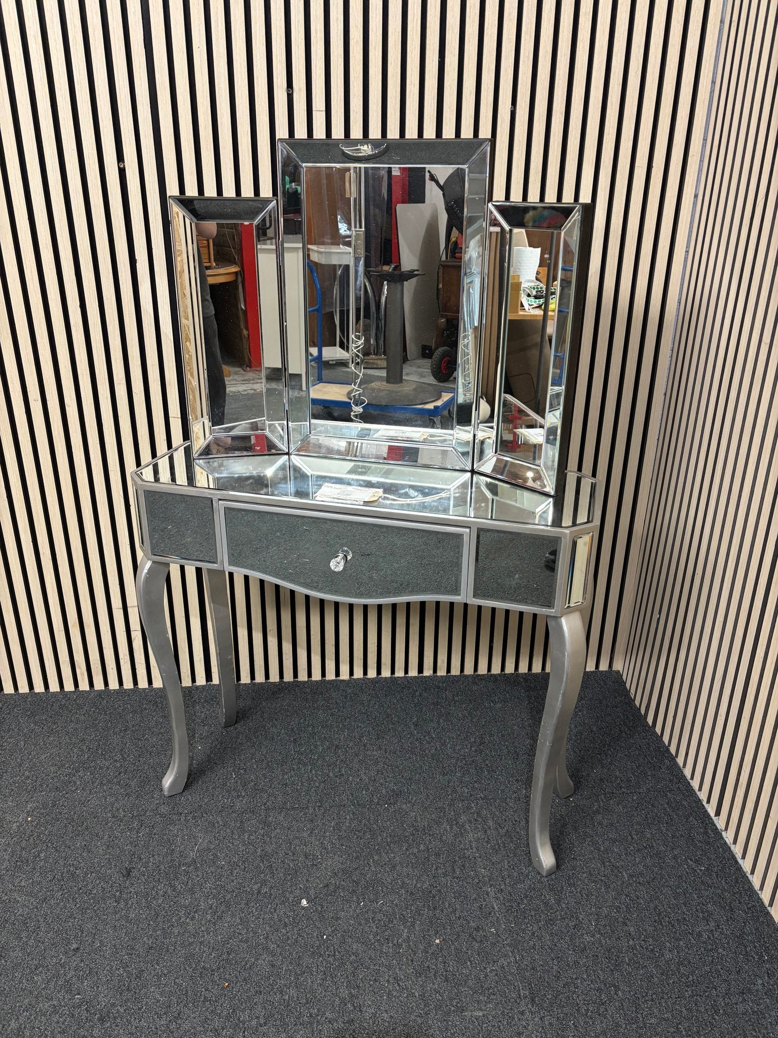 Ornate slim 1 drawer mirrored glass dressing table with 3 section mirror and splayed legs (H 80 x W 90 x D 32 cm) 3126
