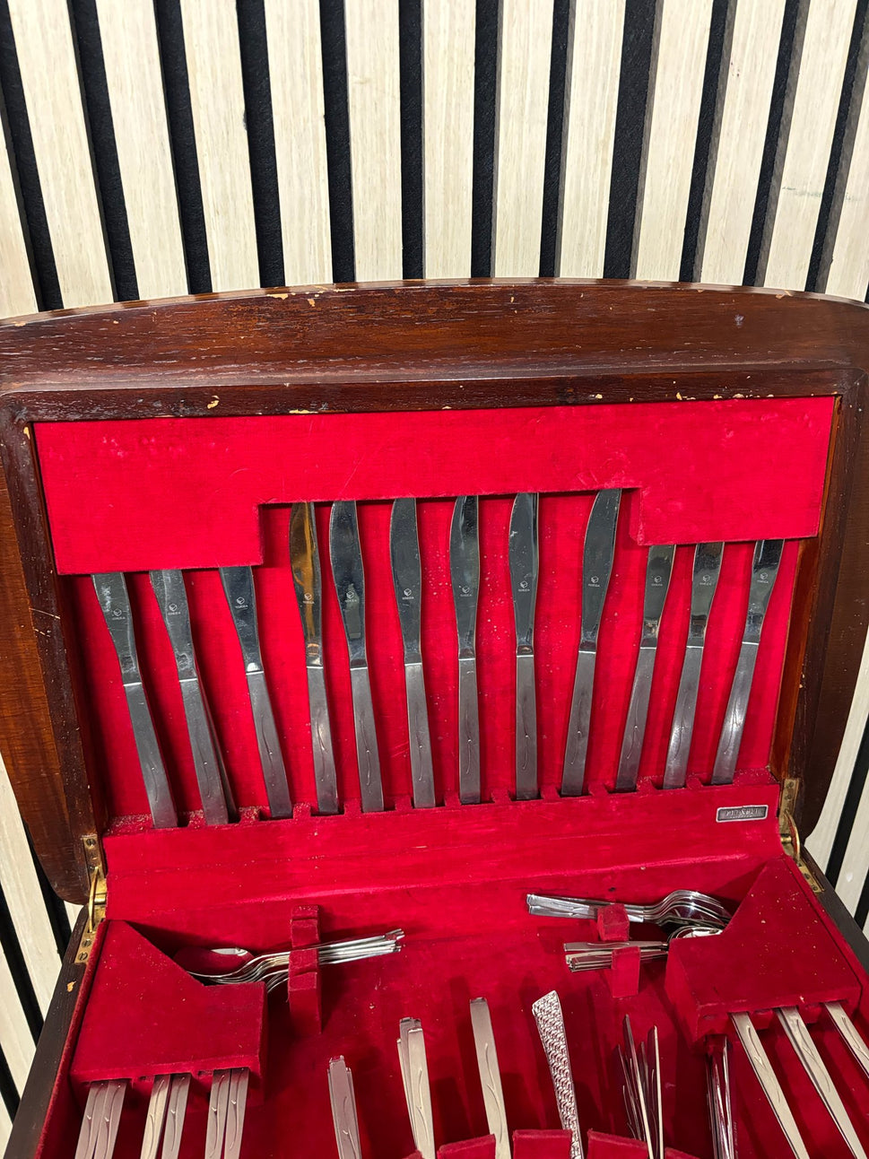 Mahogany framed top open cutlery set with table 3126