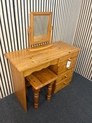 Solid pine vanity set with four drawers, mirror, and stool. (H 72 x W 100 x D 44 cm) right hand side drawers 44129