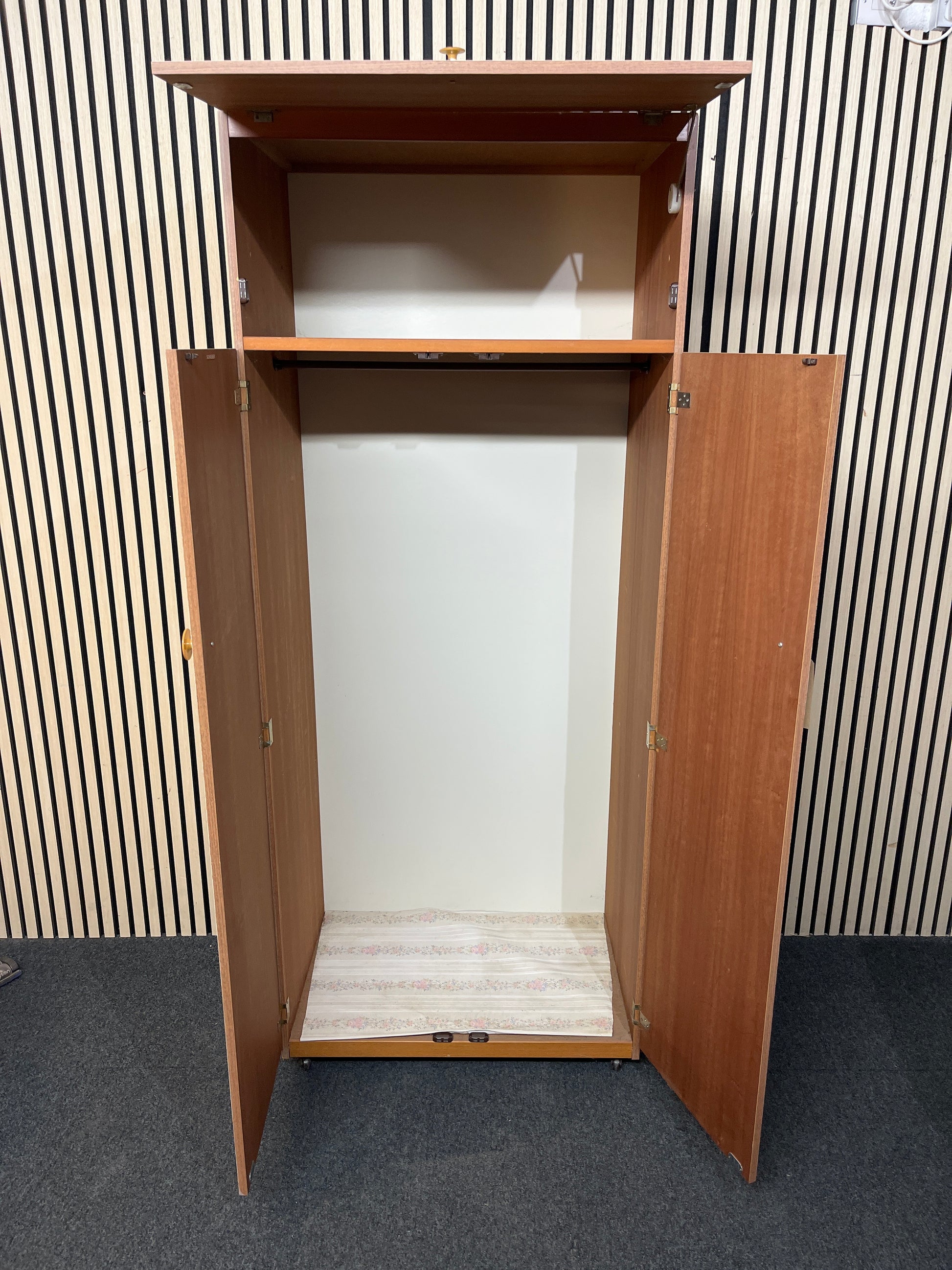 Tall white laminate 2 door 1 shelf wardrobe (H 186 x W 76 x D 52 cm) 3126
