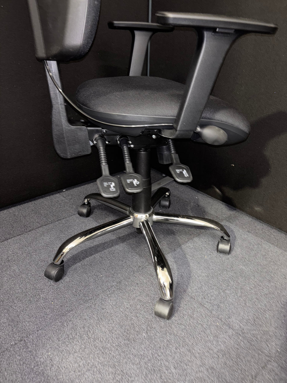 BRAND NEW Senza Ergo, lumbar pump, seatslide, adjustable arms, syncro mech, black fabric
PRICE INC VAT AT 23%
LARGE QTY'S AVAILABLE