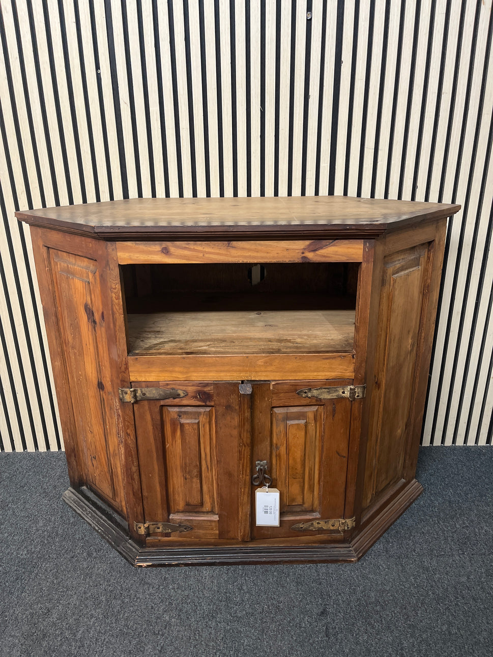 Baly solid mexican pine corner 2 door TV unit (H 85 x W 111 x D 51 cm) 43419