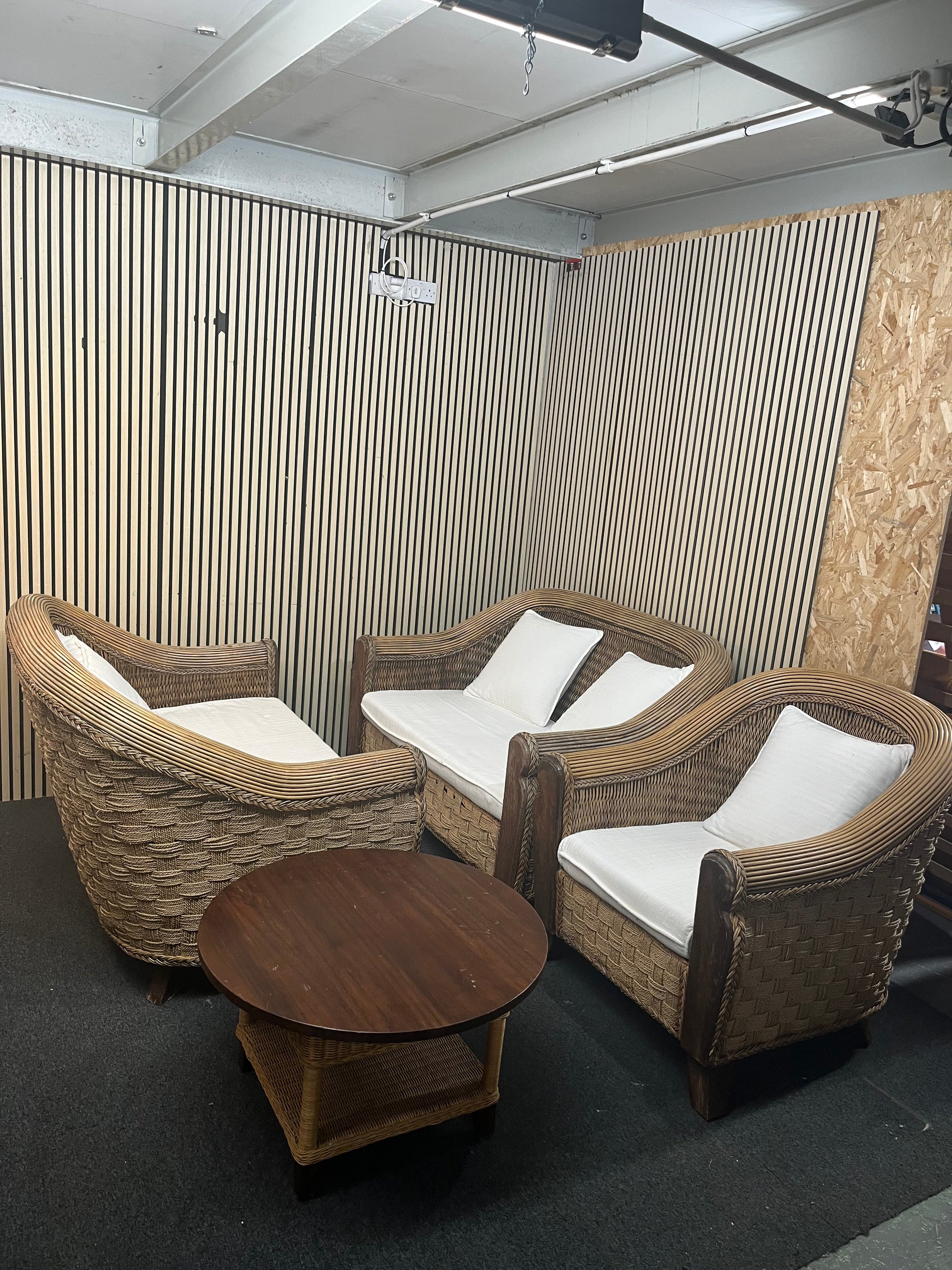 2+2+1+coffee table conservatory set with cushions 43502