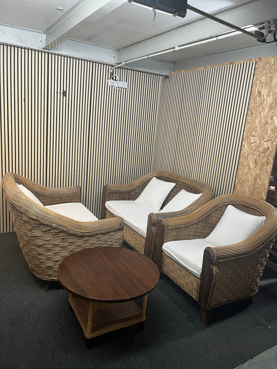 2+2+1+coffee table conservatory set with cushions 43502
