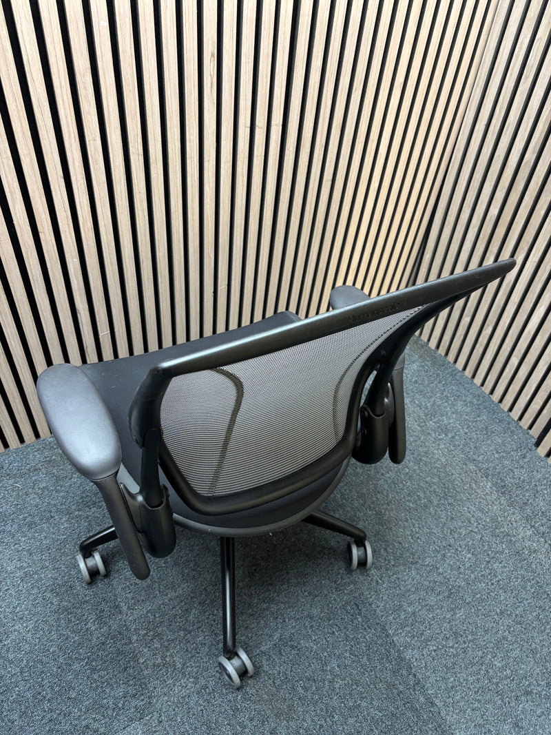 Humanscale Diffrient world black fabric seat, black mesh back swivel chair with adjustable arms swivel chair