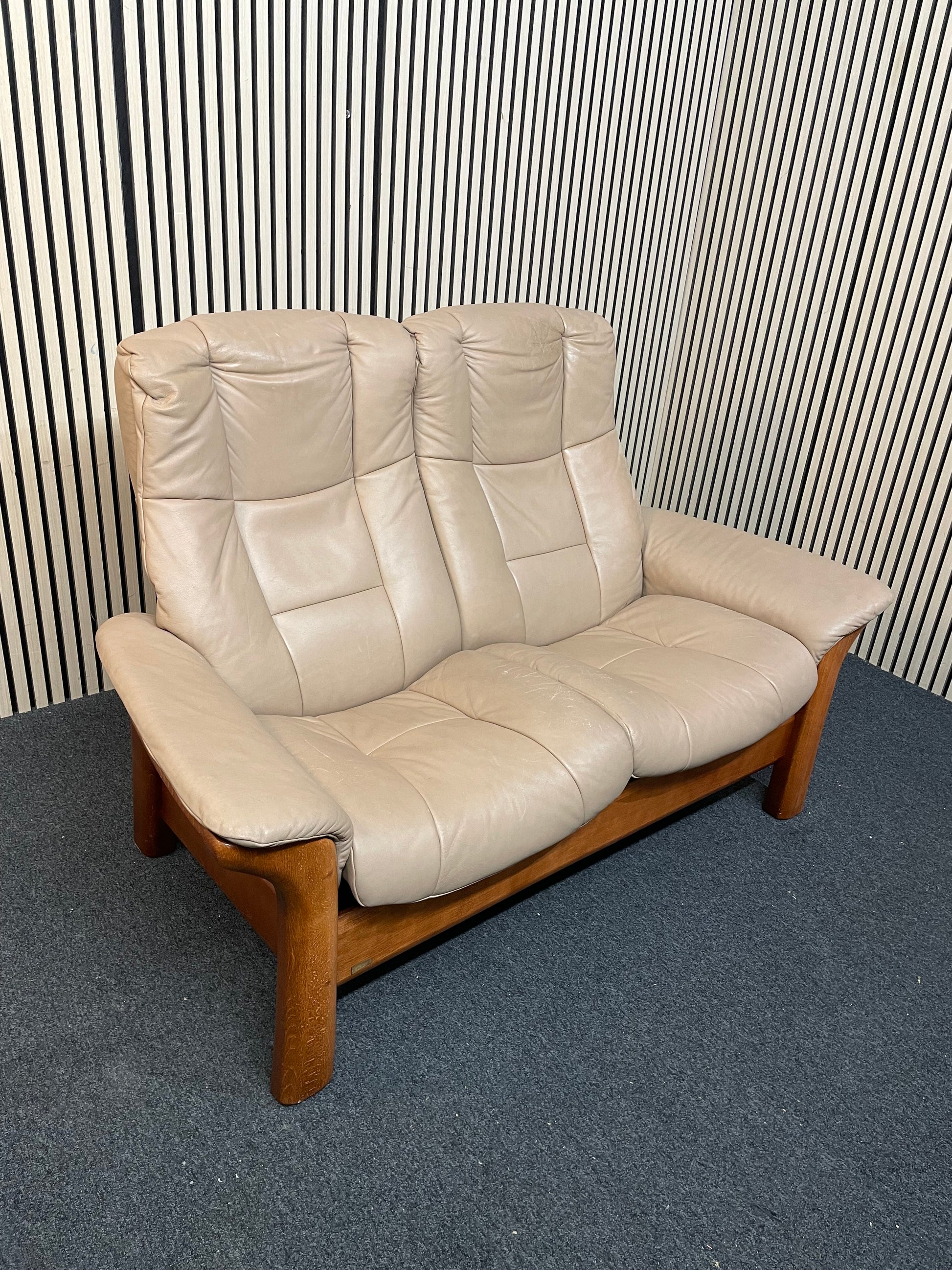 Cream leather 2 seater recliner with wood frame (Width 150 cm) 1126