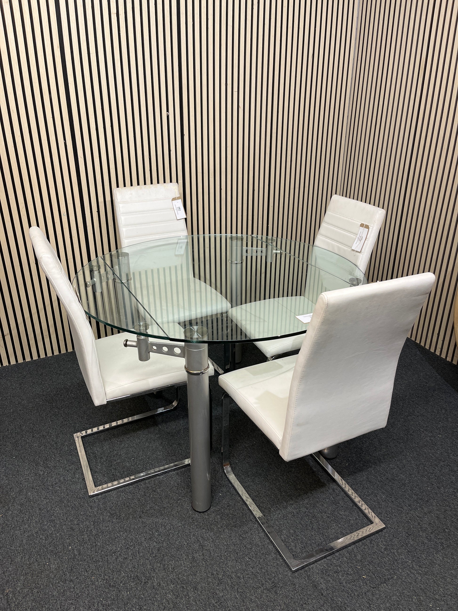 Extendable glass top dining table with chrome legs and 4 matching cream leatherette dining chairs (L 120 x W 80, 120 extnded cm) 43675