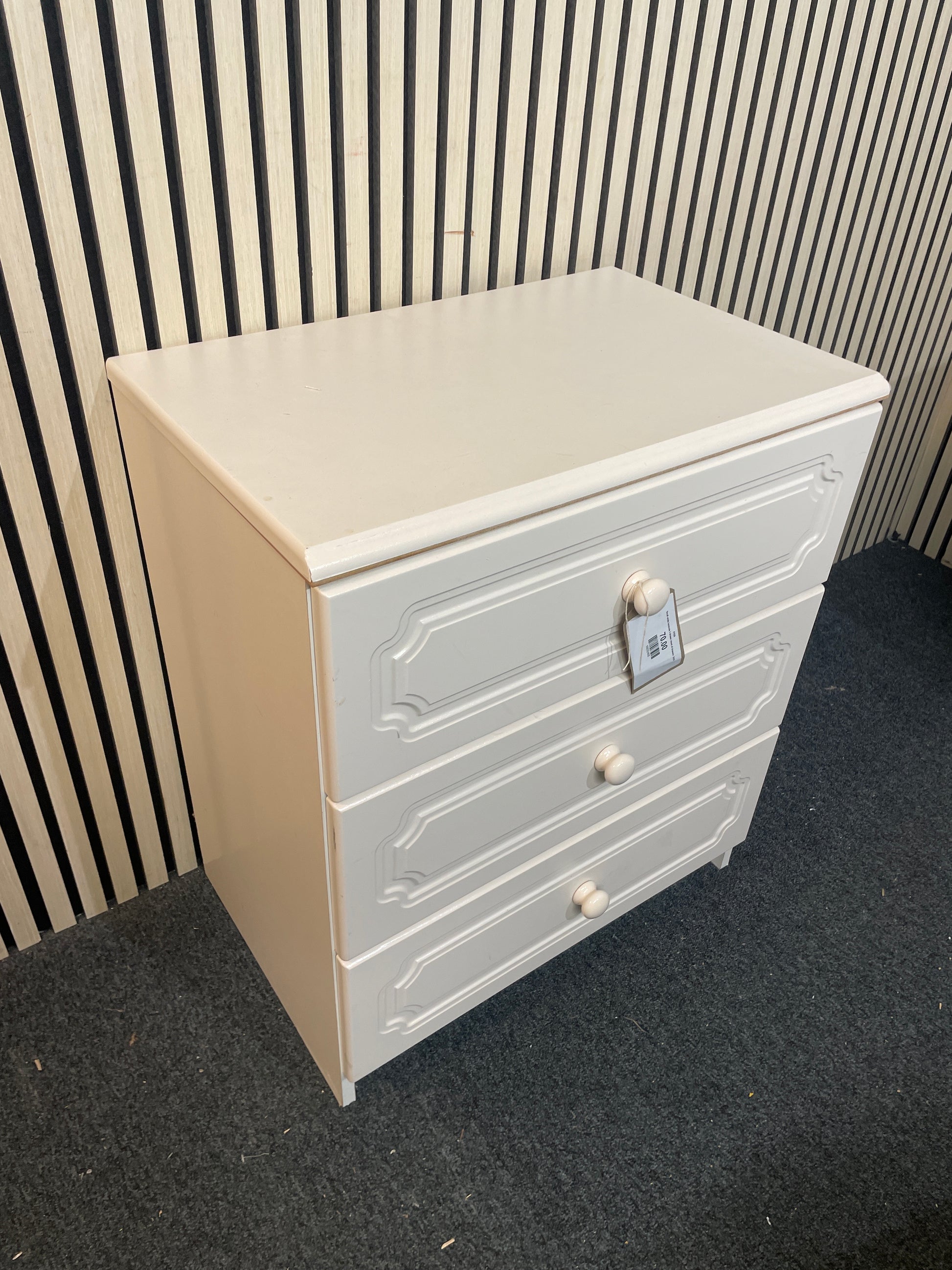Small white laminate 3 drawer chest of drawers 2425