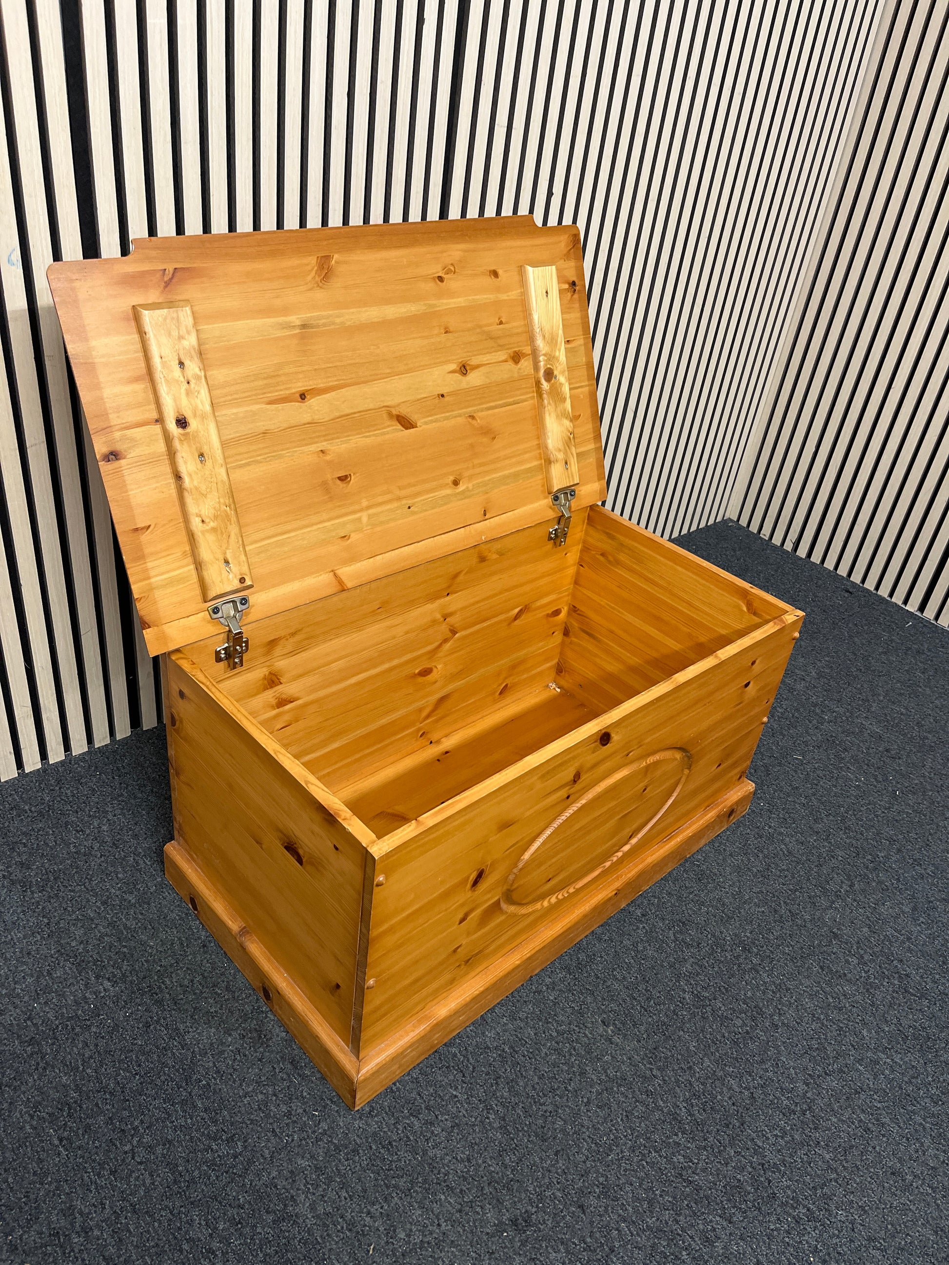 Natural Pine Top Open Blanket Box 1226