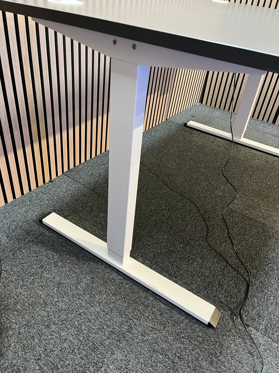 Ex Demo 1400Lx800D Anthracite desk top with white height adjustable dual motor electric frame. Price inc VAT