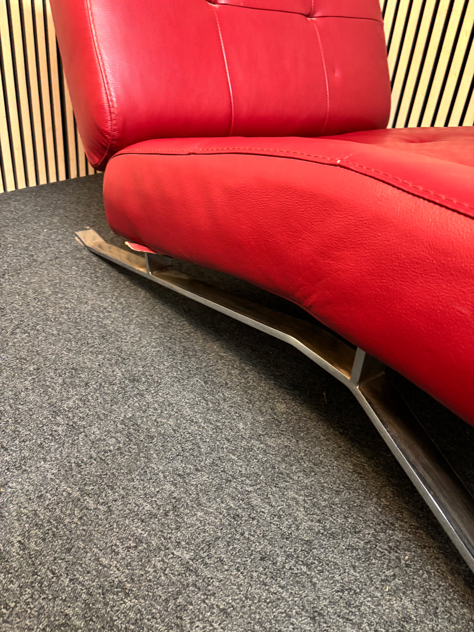 Real Italian wine leather lounger sofa with chrome metal frame. Dims 126Lx80D 2425