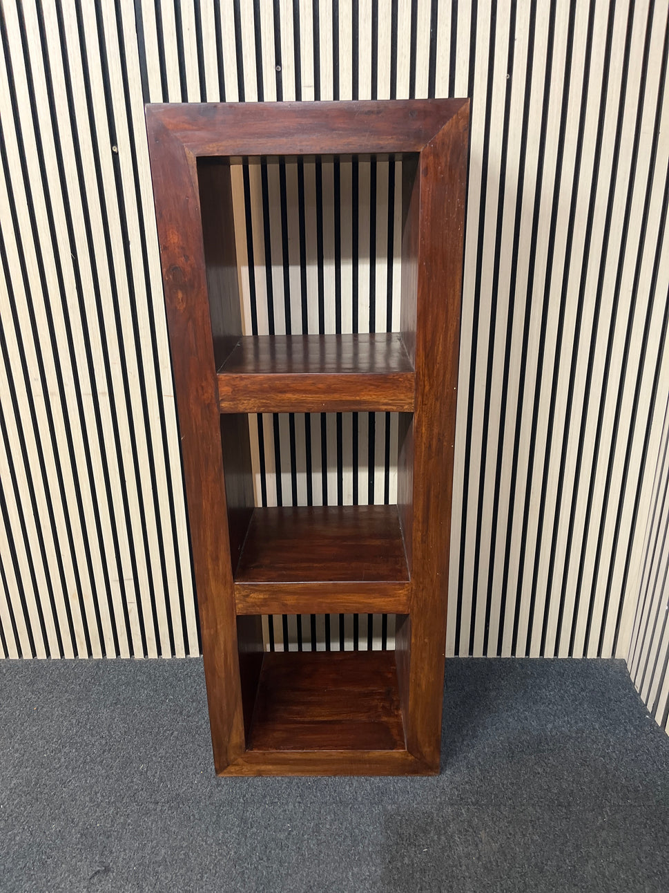 Tall slim dark wood stained 3 shelf bookcase (H 138 x W 51 x D 36 cm) 2226