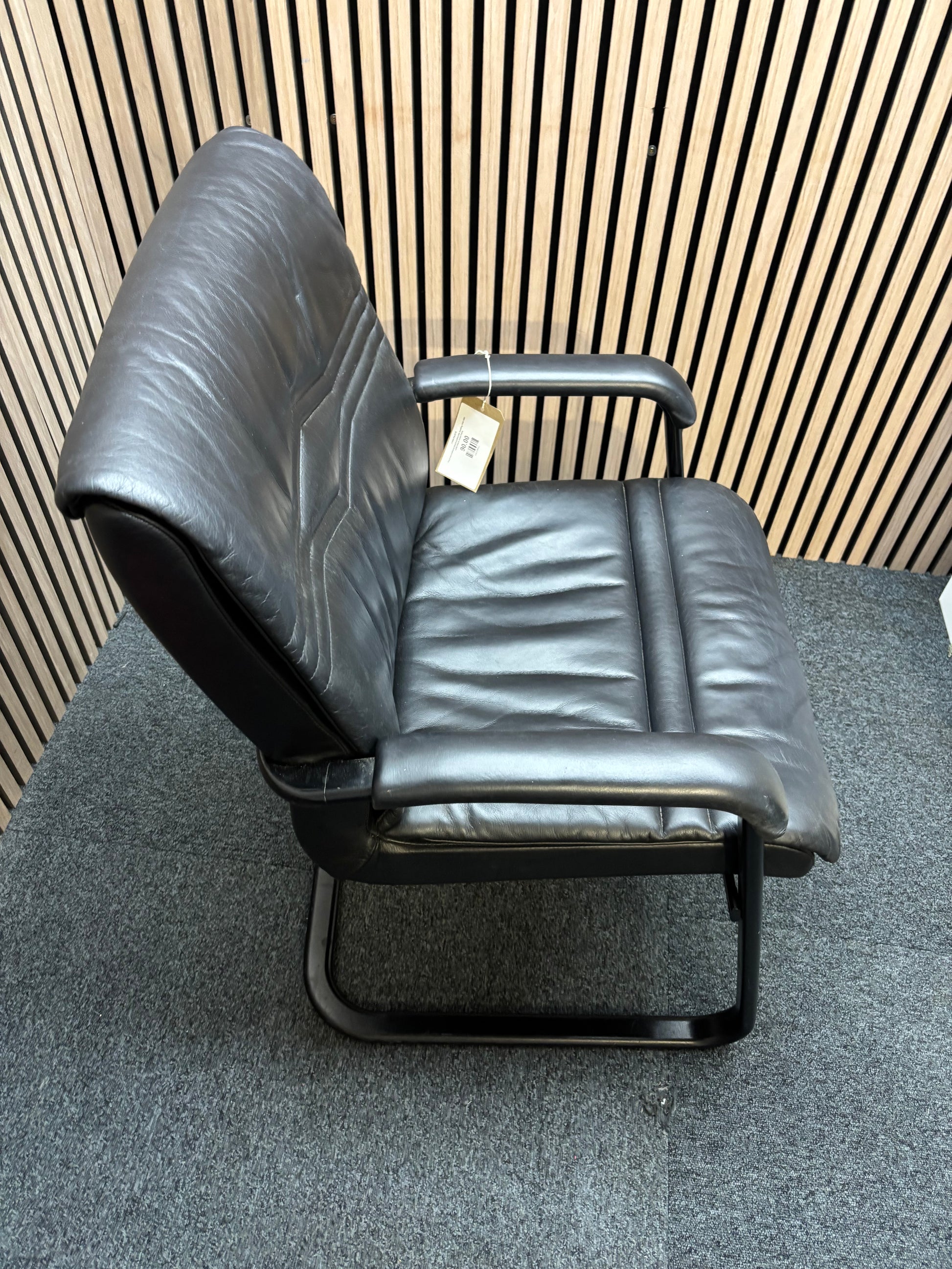 Paud secondhand black leatherette meeting chair with solid black metal frame