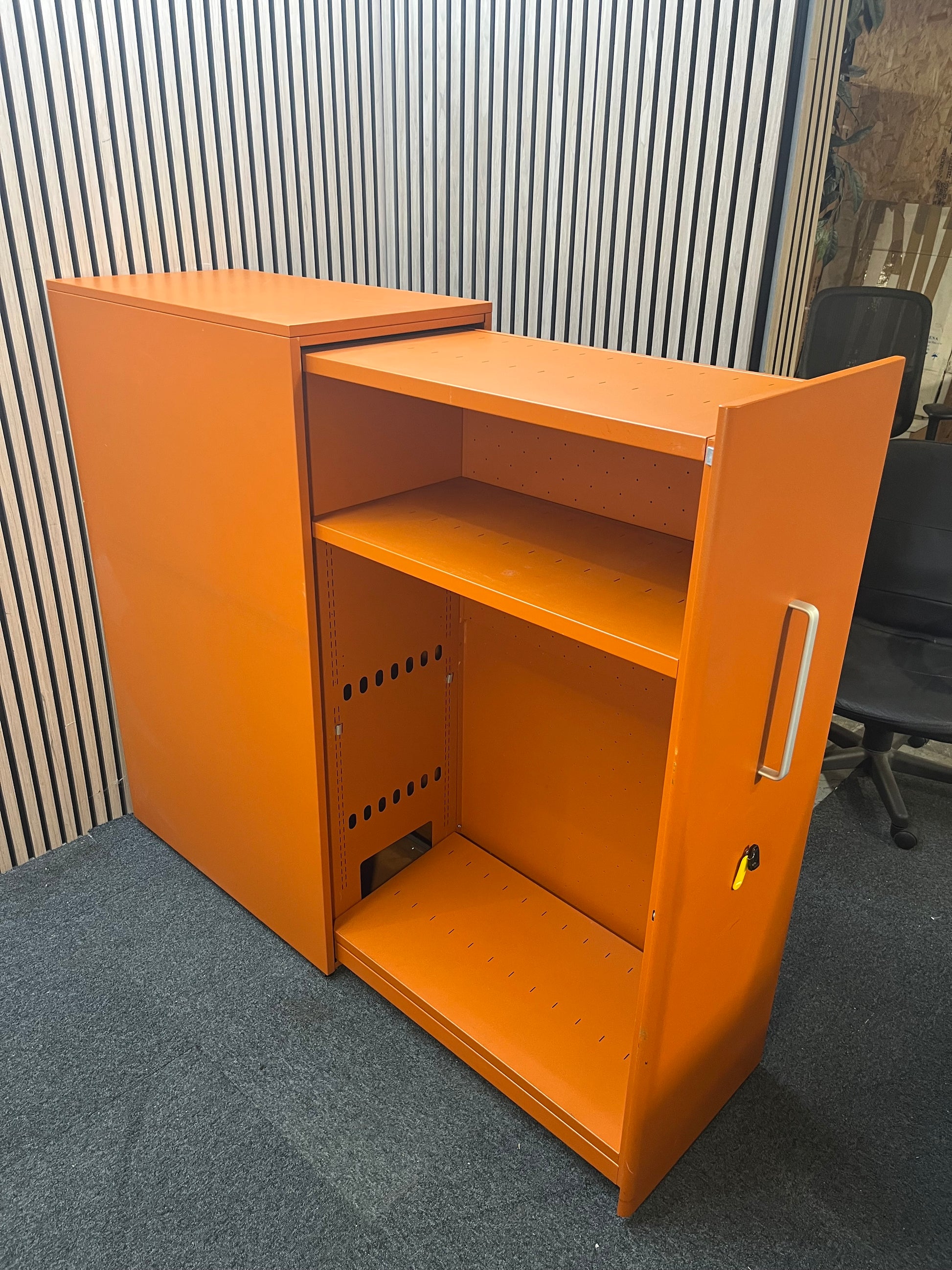 Orange metal unit 1 drawer unit (H 130 x W 45 x D 80 cm with key)