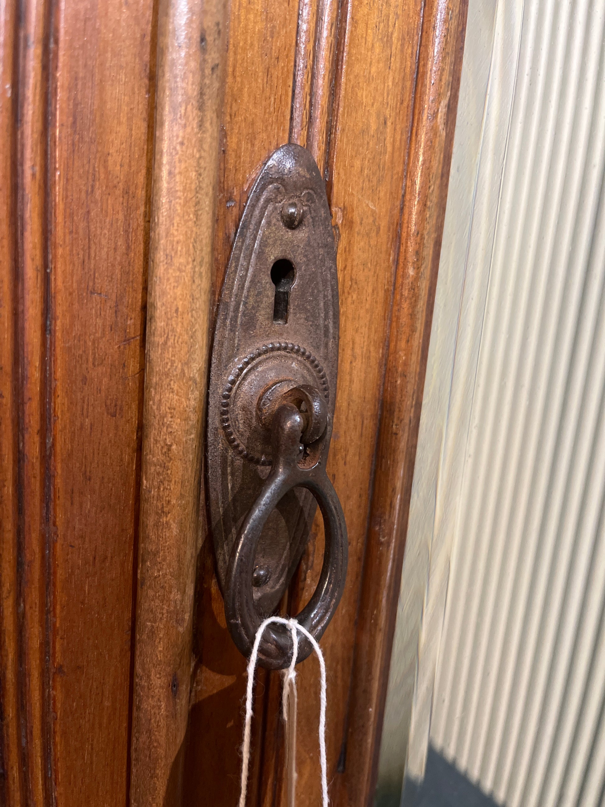 Antique dark mahogany tall ornate single door wardrobe with details (H 200 x W 112 x D 50 cm) 1425