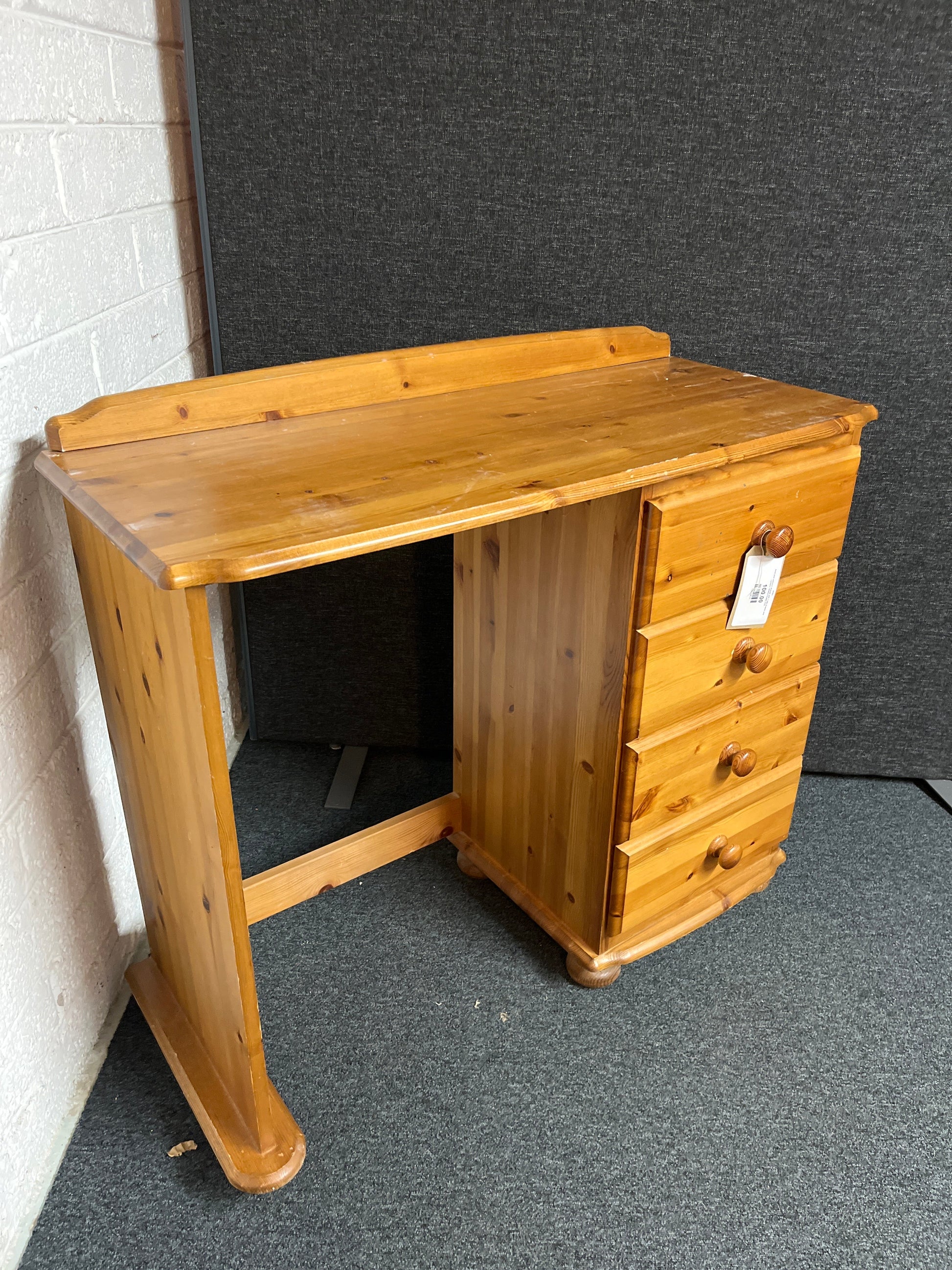 Solid pine bedroom dresser with 4 side drawers and upstand 100Wx41Dx86H 2225