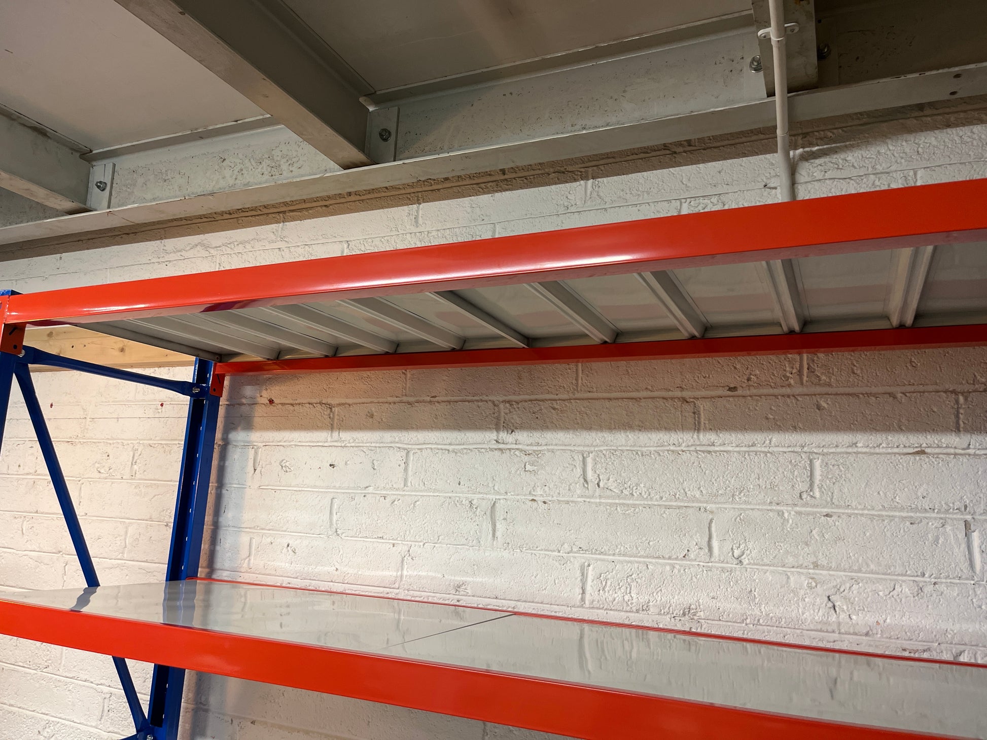 NEW All Metal HEAVY DUTY longspan racking 2000Hx2000Lx600D to include 2 no. upright, 4 no. shelf positions with metal shelves