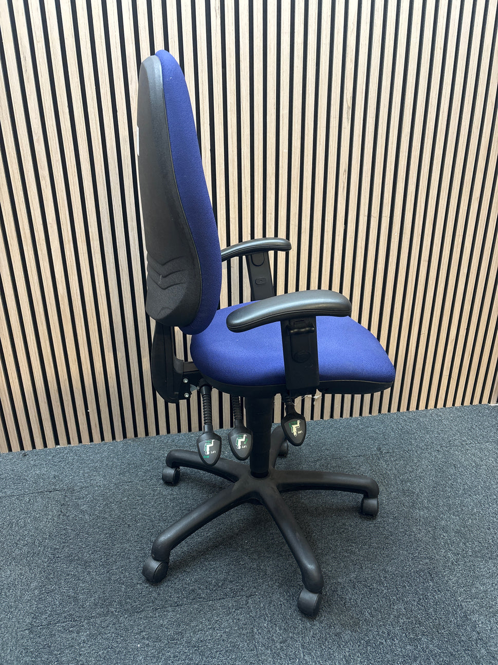 Blue upholstered task chair with armrests second hand J3917