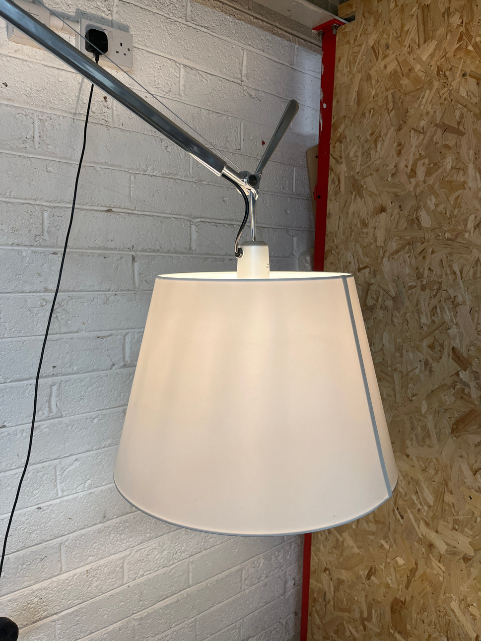 Artemide Tolomeo Mega floor lamp, 42cm aluminum parchment standard lamp. A real design classic, RRP 1000Euro. CJM Price 350Euro. 3 no. in Stock 1325