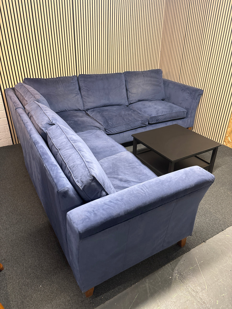 Large sectional dark blue velour fabric corner suite 3325
300cm on the longest section x 296cm shortest corner