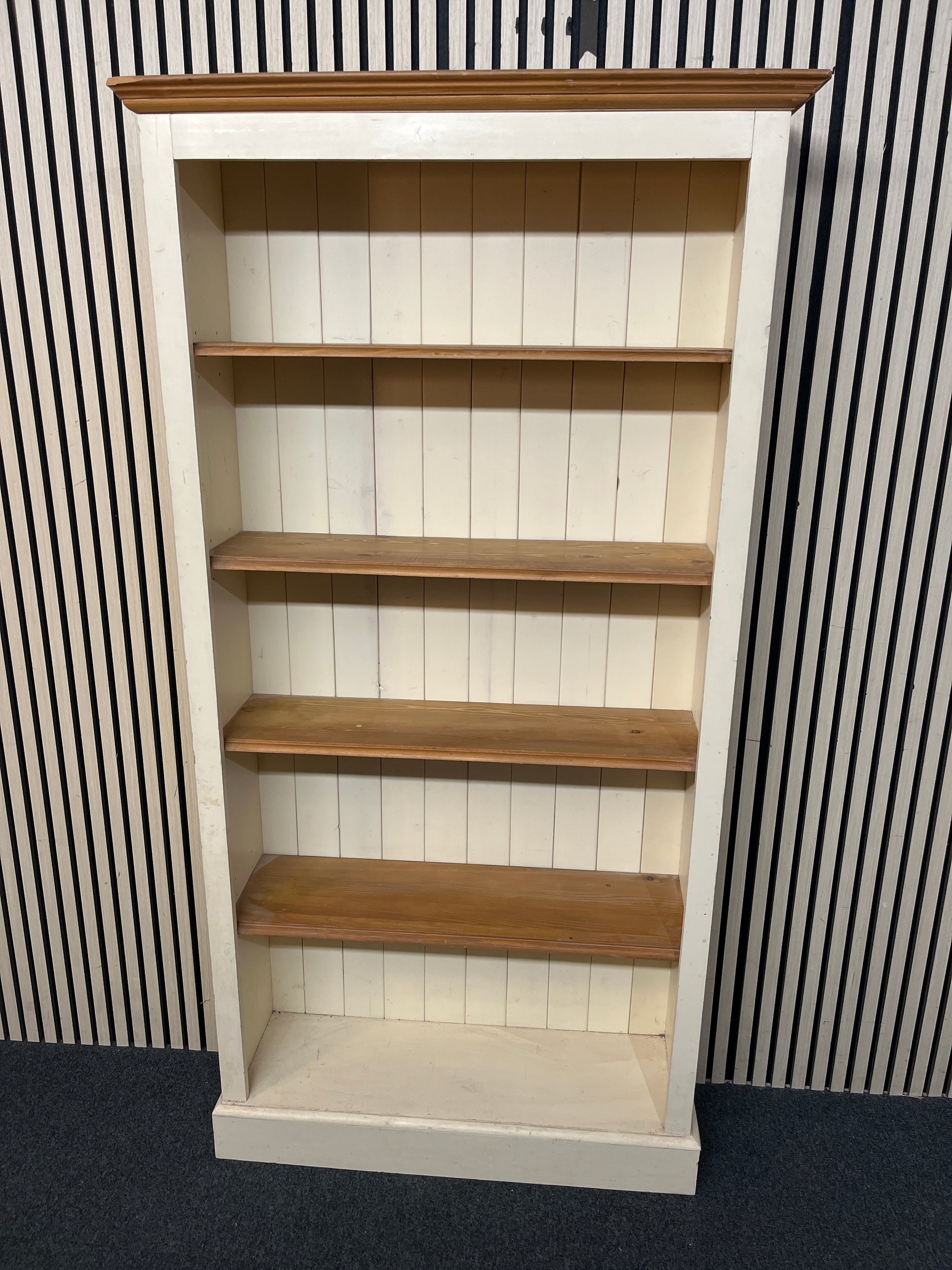 Tall natural pine and cream painted open bookcase (H 181 x W 93 x D 30 cm) 3126