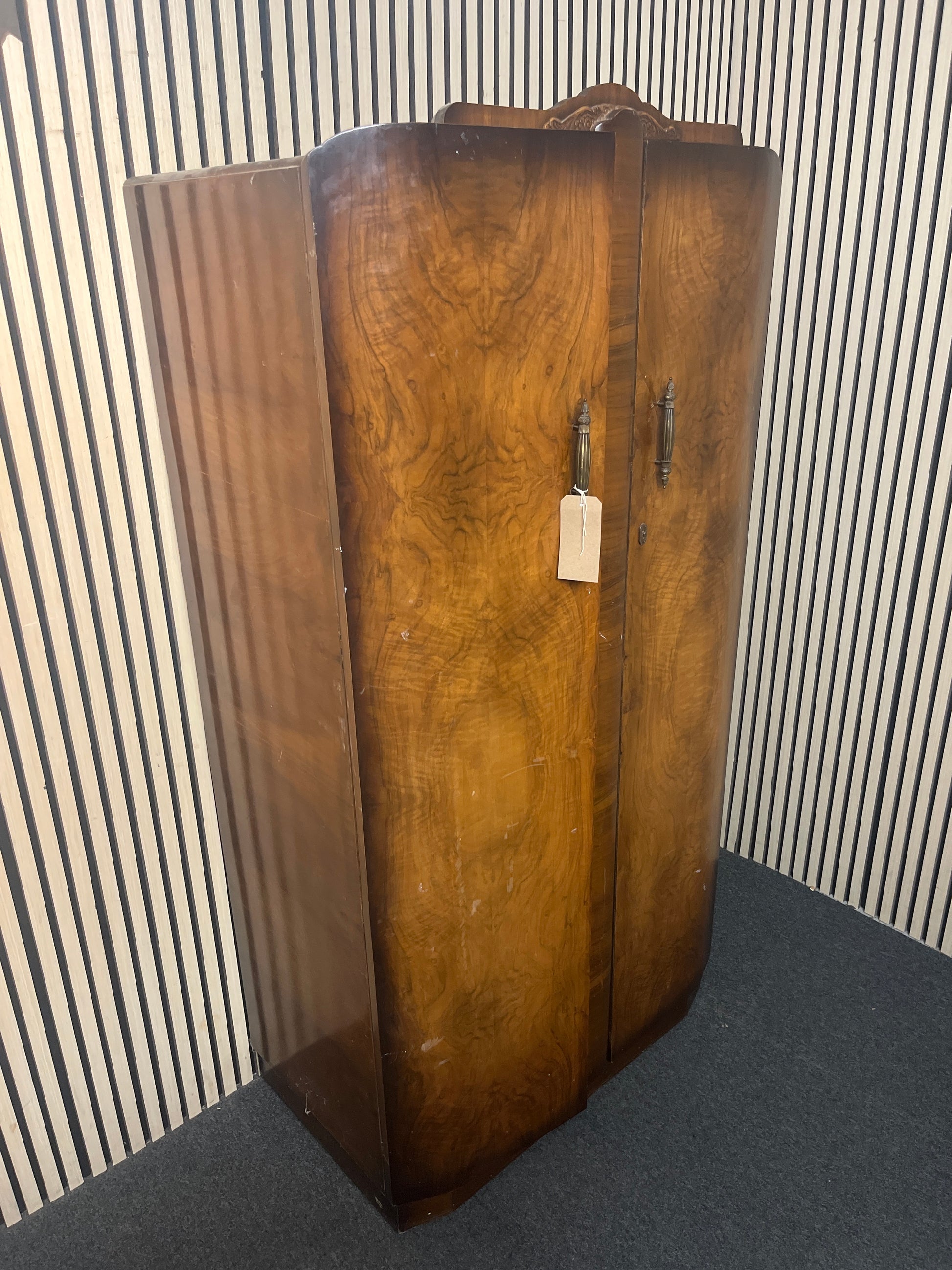 Retro dark wood stained bow fronted 2 door wardrobe (H 174 x W 93 x D 50 cm) 43830