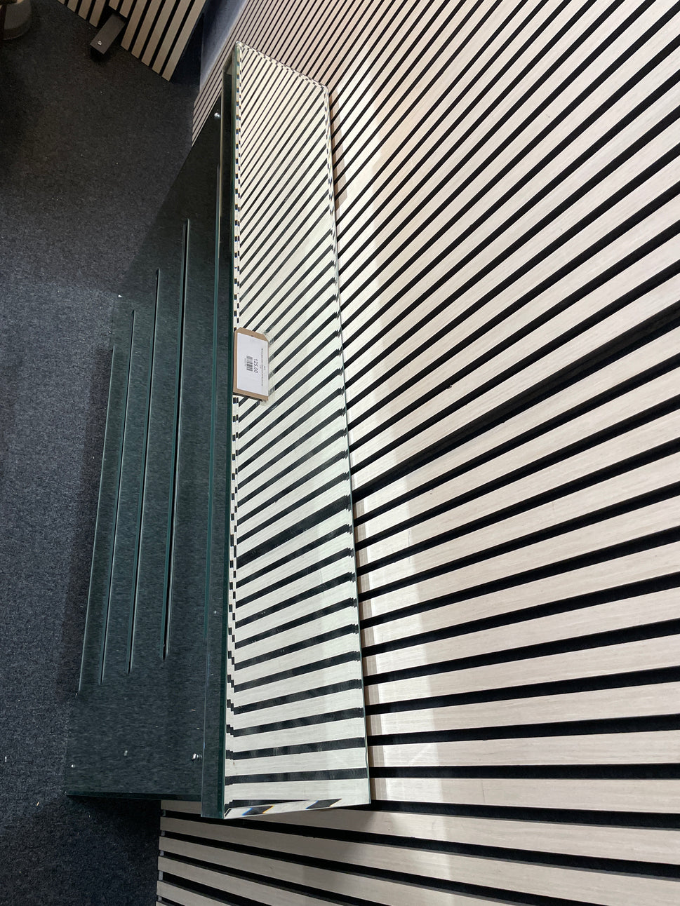 Mirrored glass radiator cabinet (H 89 x W 136 x D 21 cm) 1126