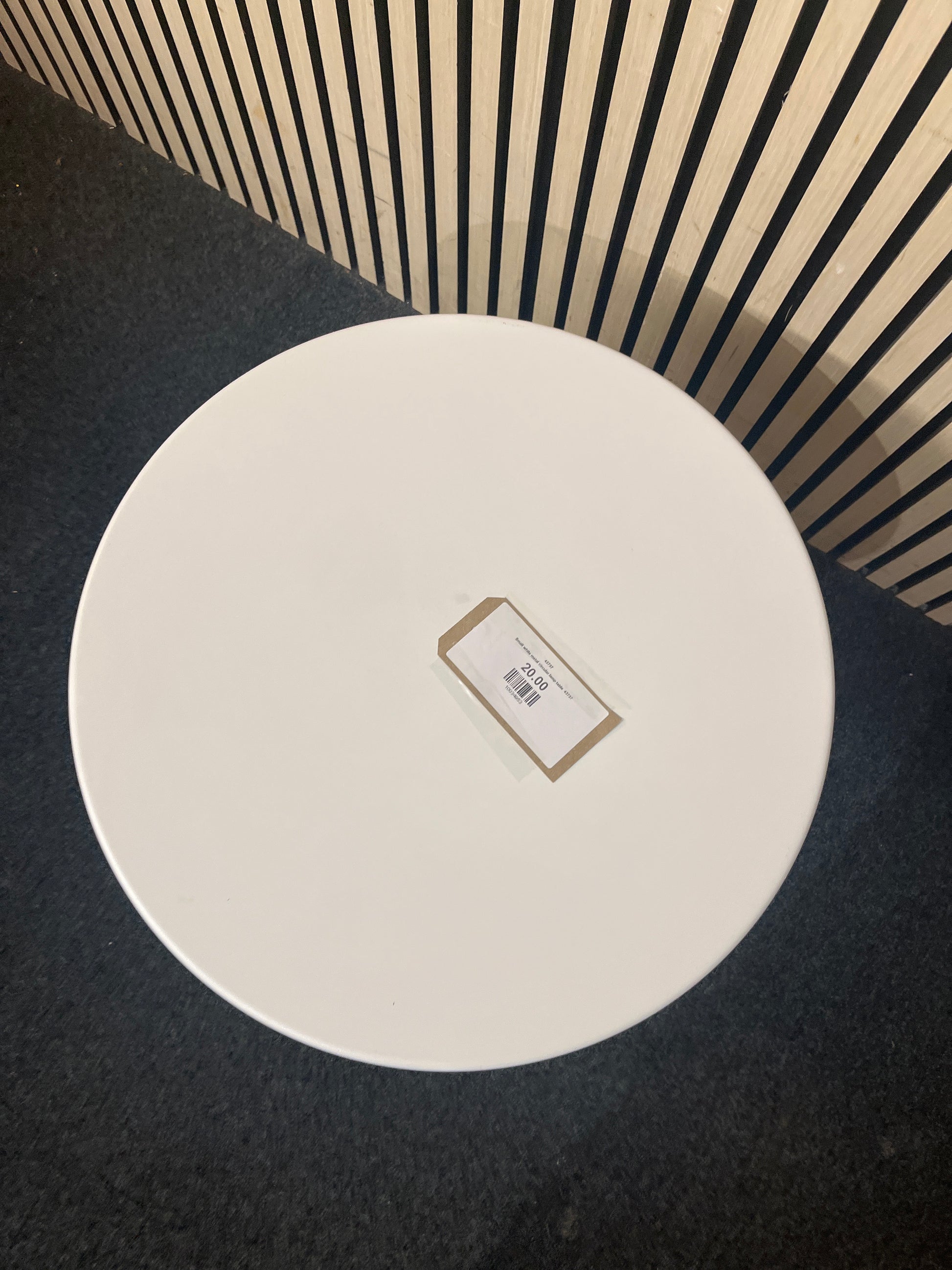 Small white metal circular lamp table 43737