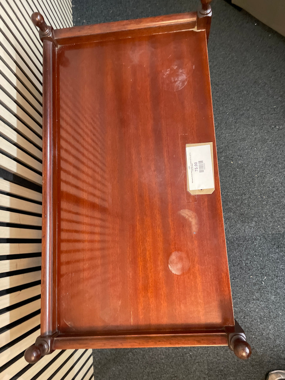 Mahogany tiered drinks trolley on castors (H 75 x W 75 x D 40 cm) 2425