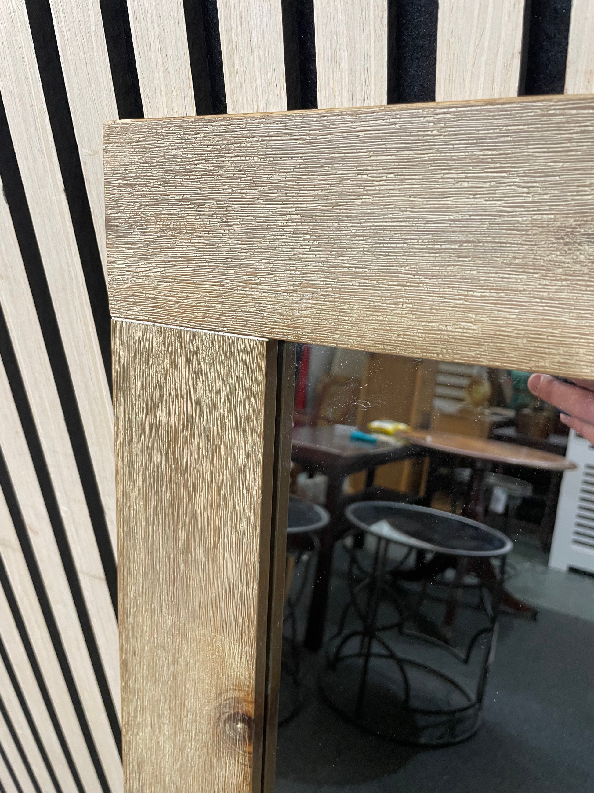 Oak framed rectangular mirror (95 x 110 cm) 43334