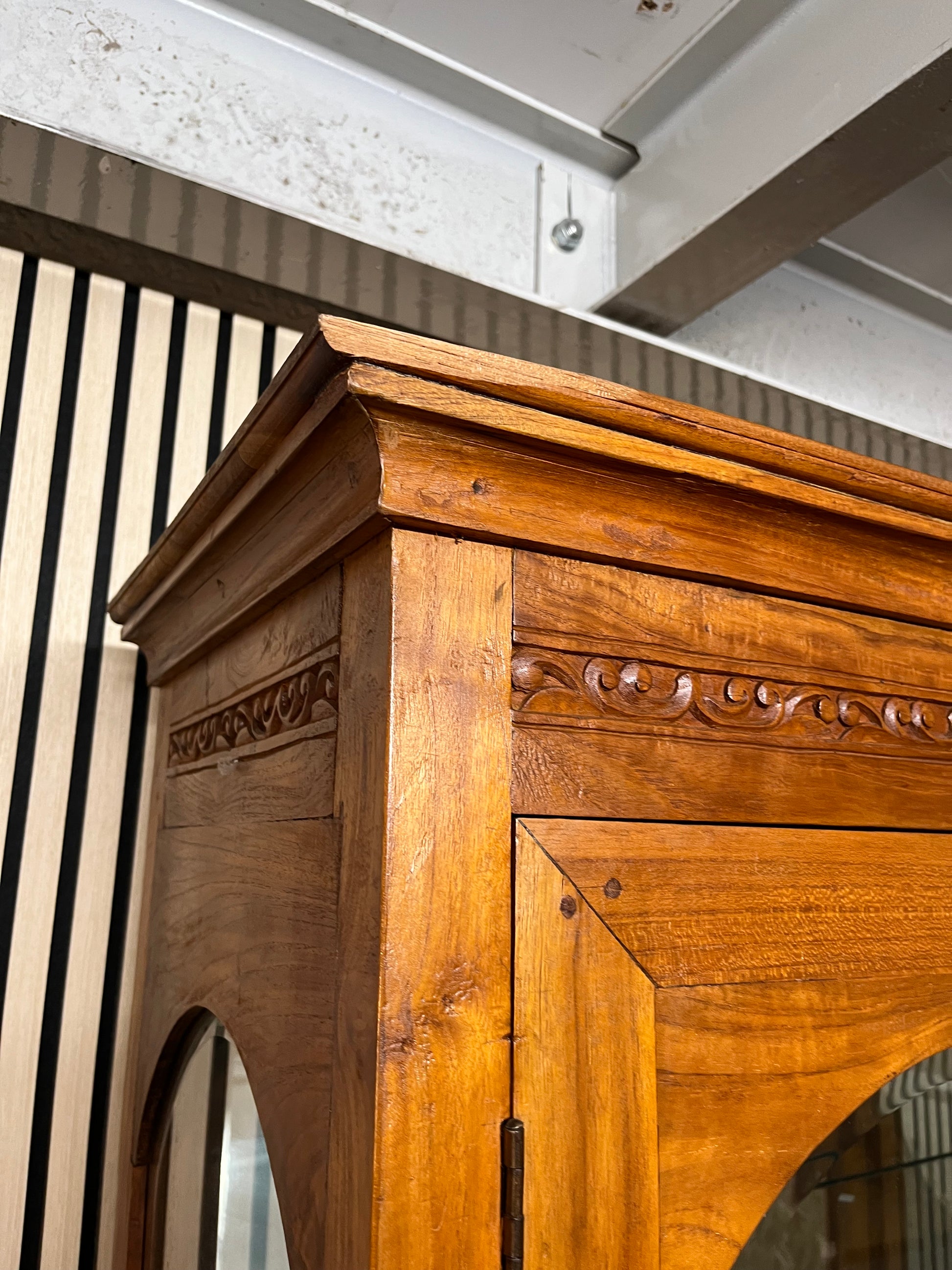 Solid dark wood carved details large 2 glass door 2 drawer display unit, glass missing from 1 door (H 200 x W 122 x D 45 cm) 1325