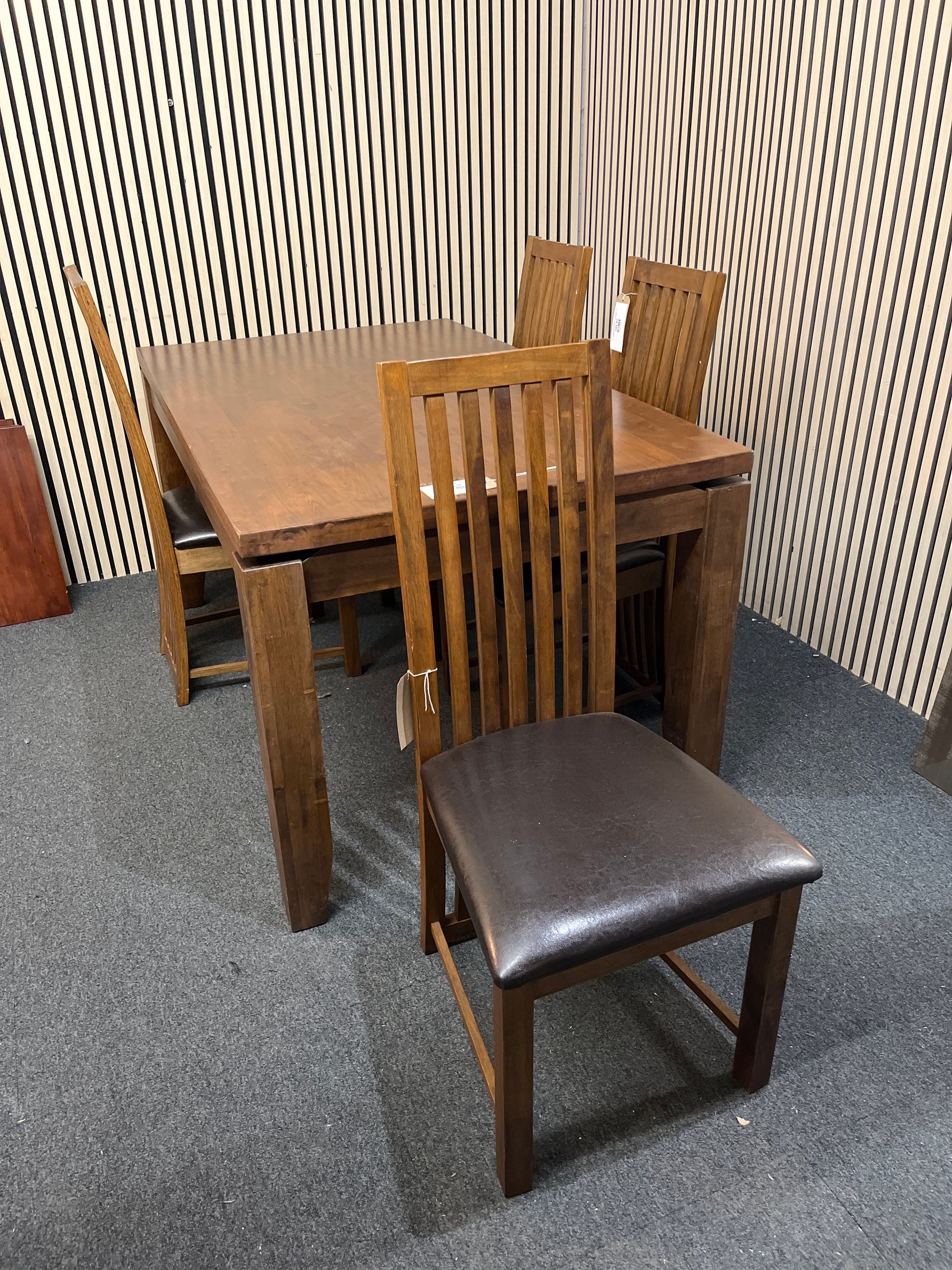 Hardwood large dining table with 4 no. dining chairs with leatherette seat (W 150 x D 90 cm) 43862