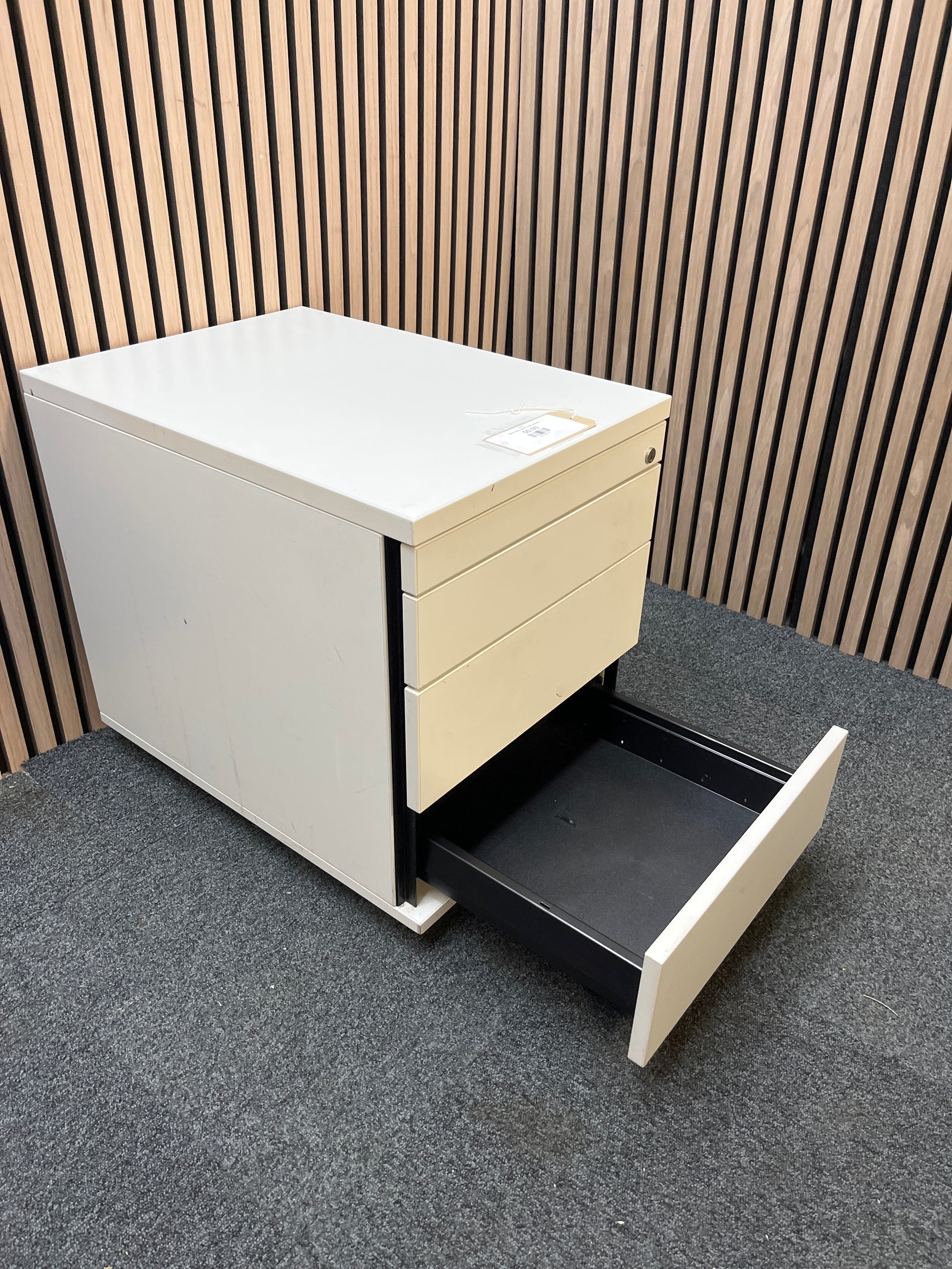 White metal 3 drawer mobile pedestal
