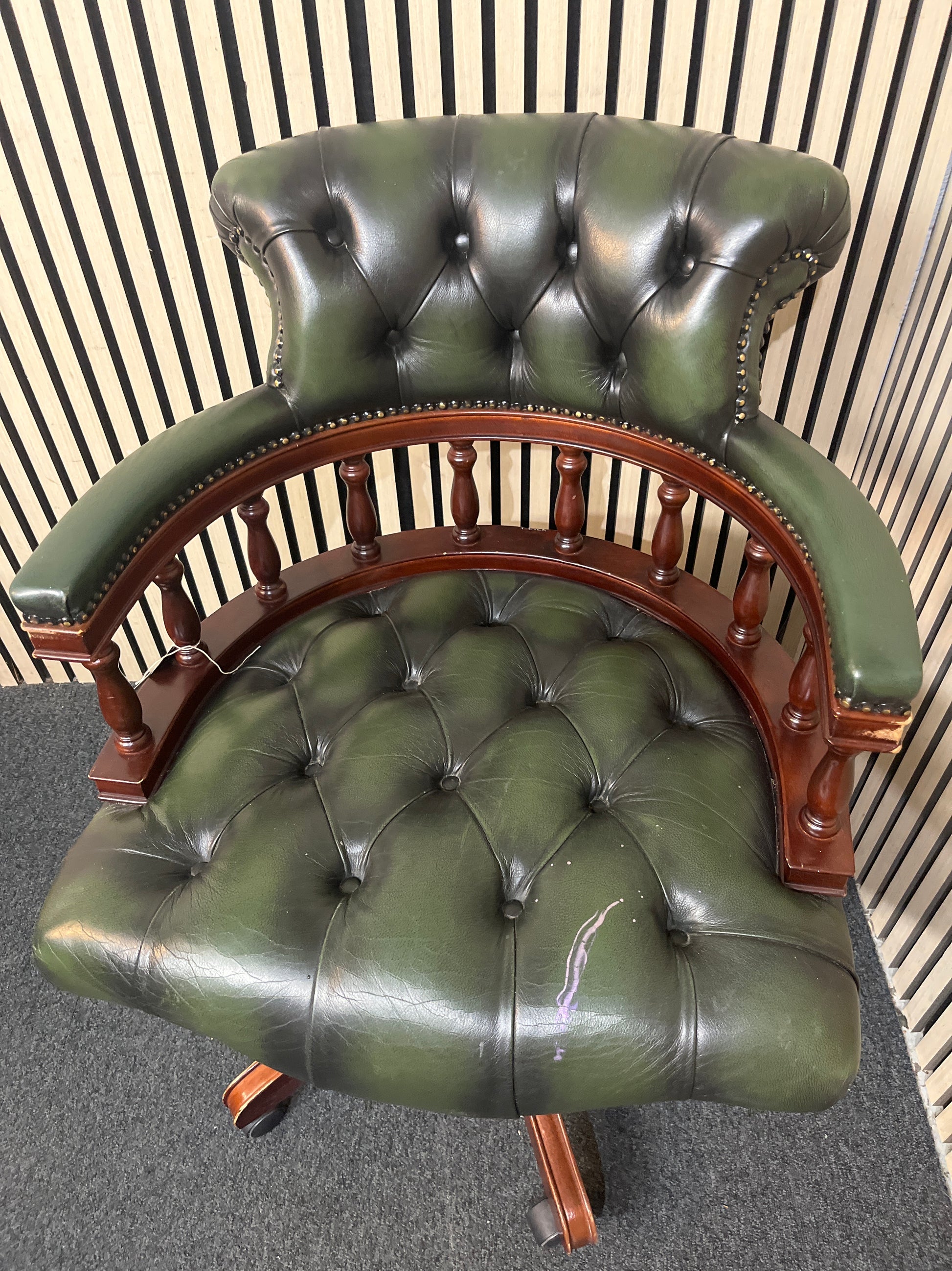 Green leather button back mahogany framed captains chair 43827C