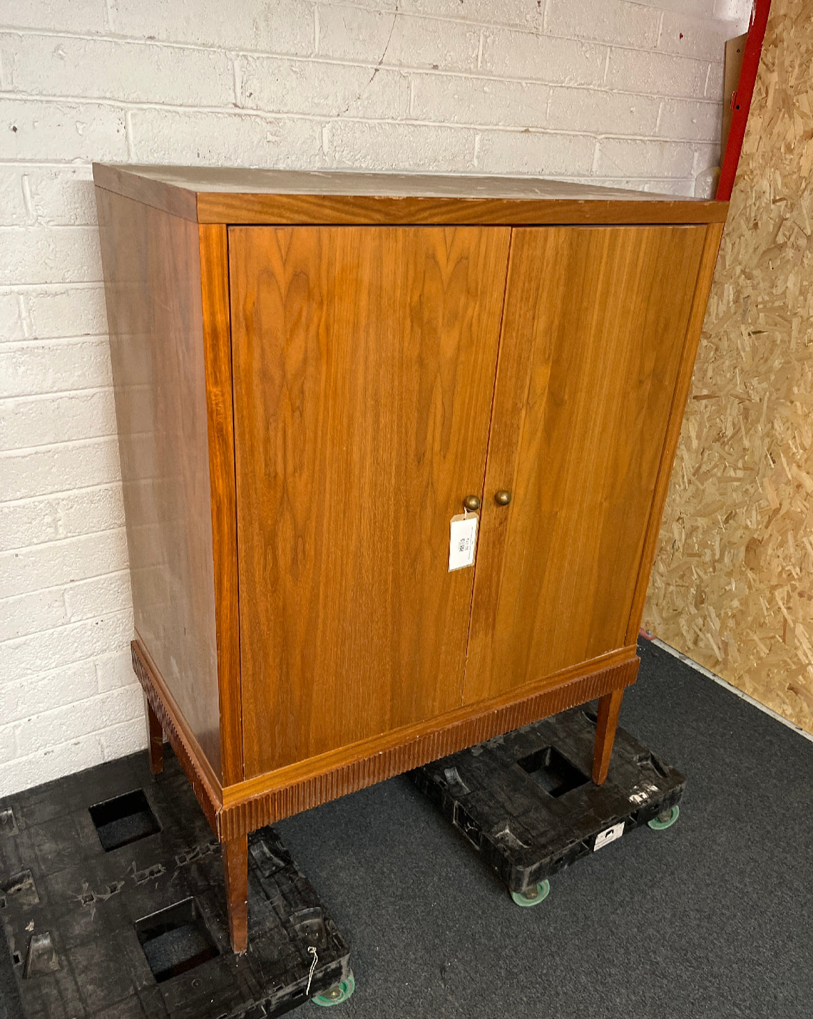 Large retro teak tv storage unit with extendable tv holder (H 148 x W 106 x D 60 cm) 2425