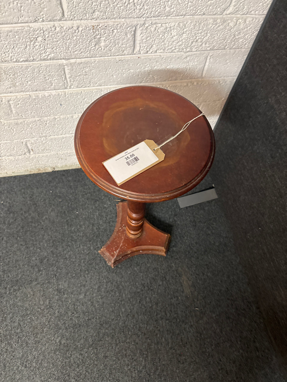 Small mahogany plant stand, circle top 3225